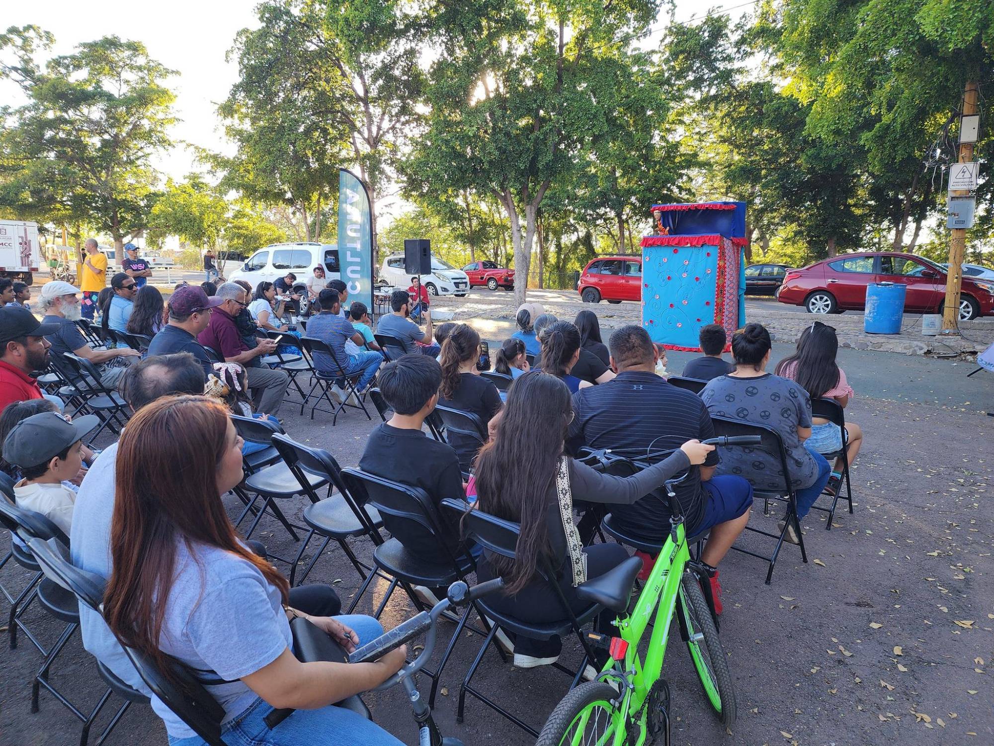 $!El público se congregó en el parque Culiacán para la presentación de Mamulengo Alegría (Brasil), con “El Casamiento de Tião Sin Suerte y Chiquinha Mucho” .