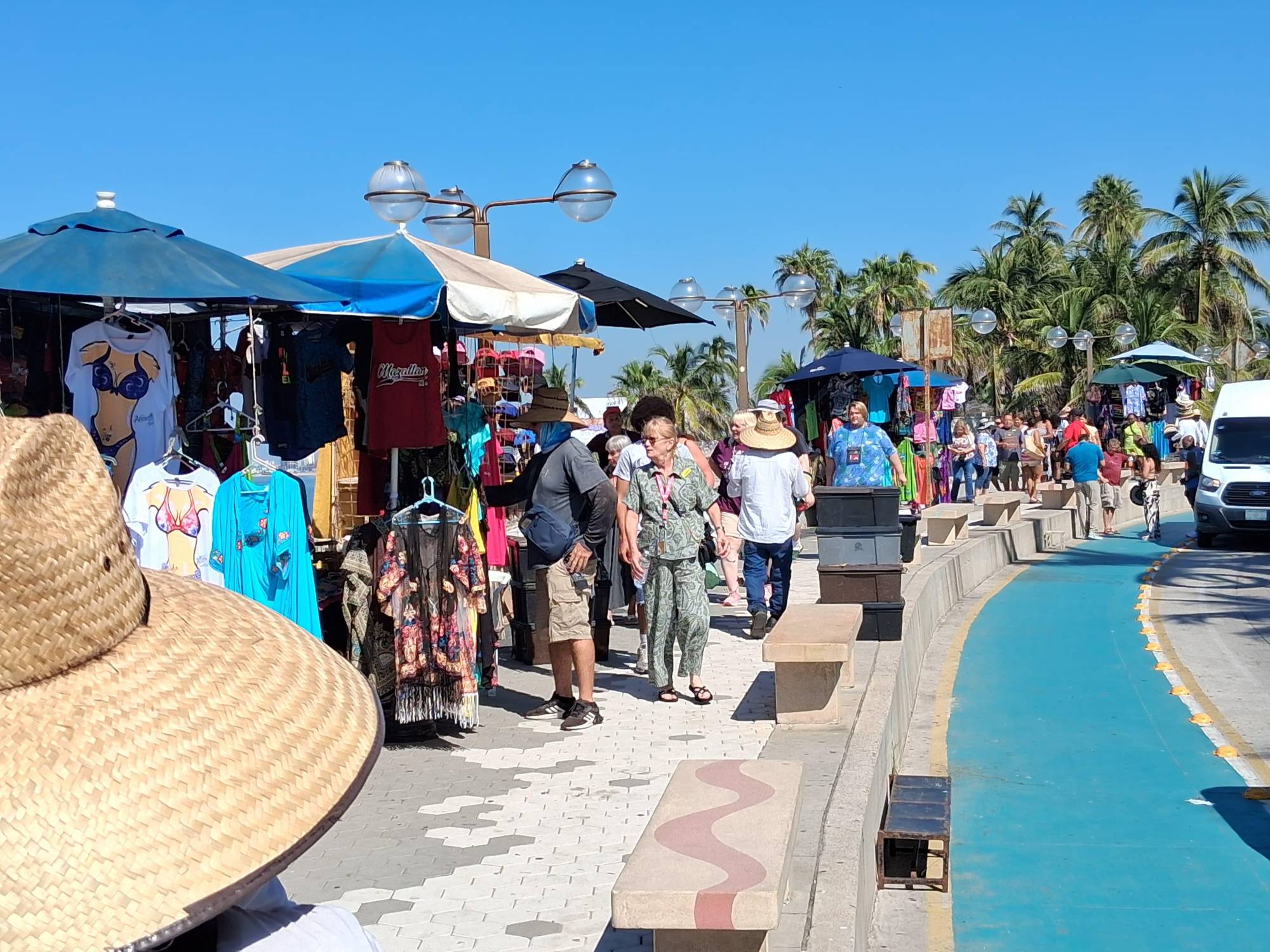 $!Más de 11 mil cruceristas llegan a Mazatlán con el arribo de dos buques