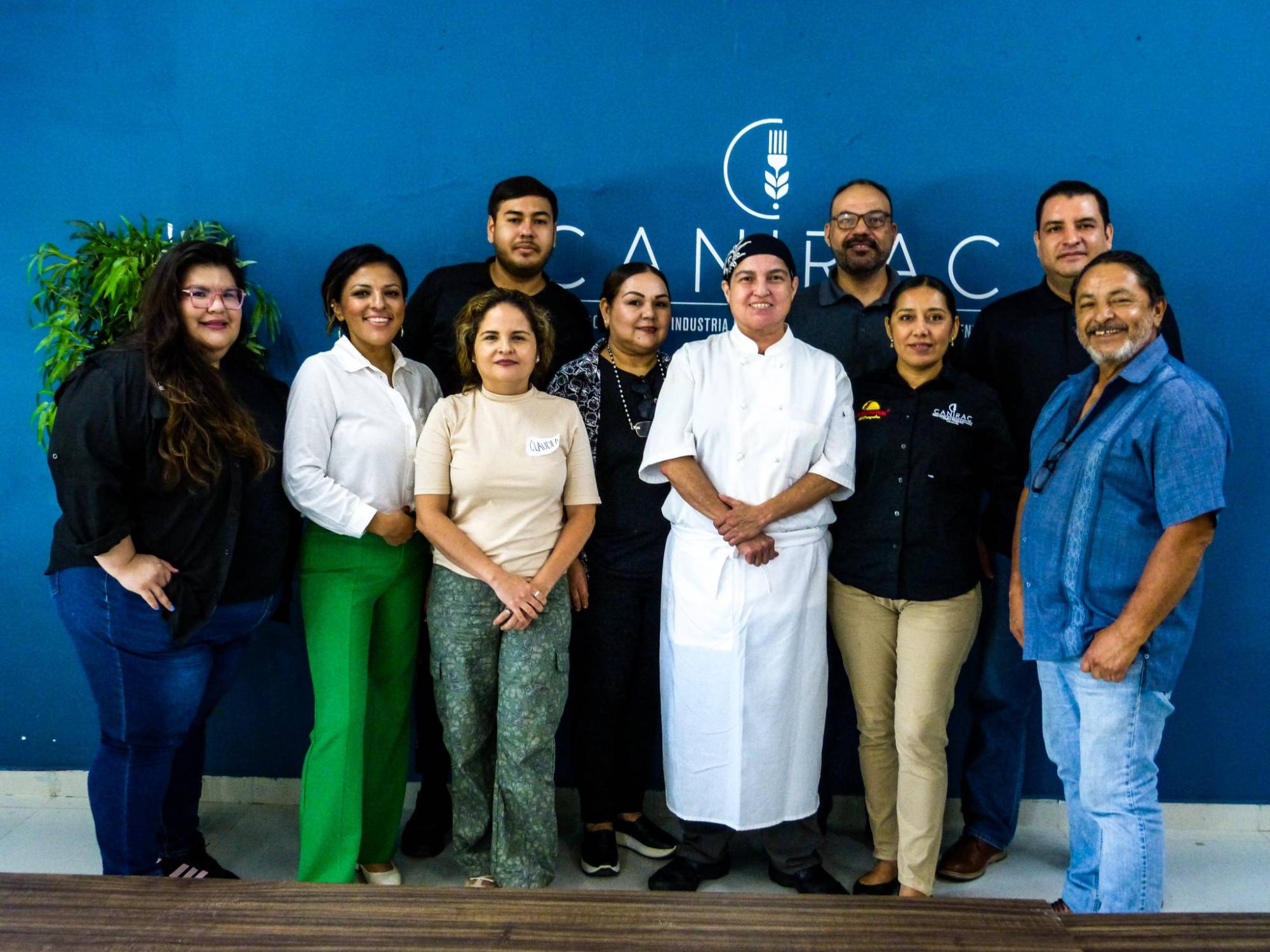 $!Clark León con los socios que participaron.