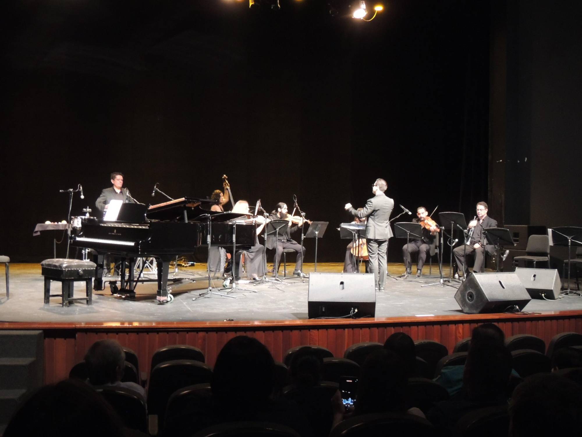$!La Camerata Mazatlán abrió la velada interpretando la pieza Cuando vuelva a tu lado.