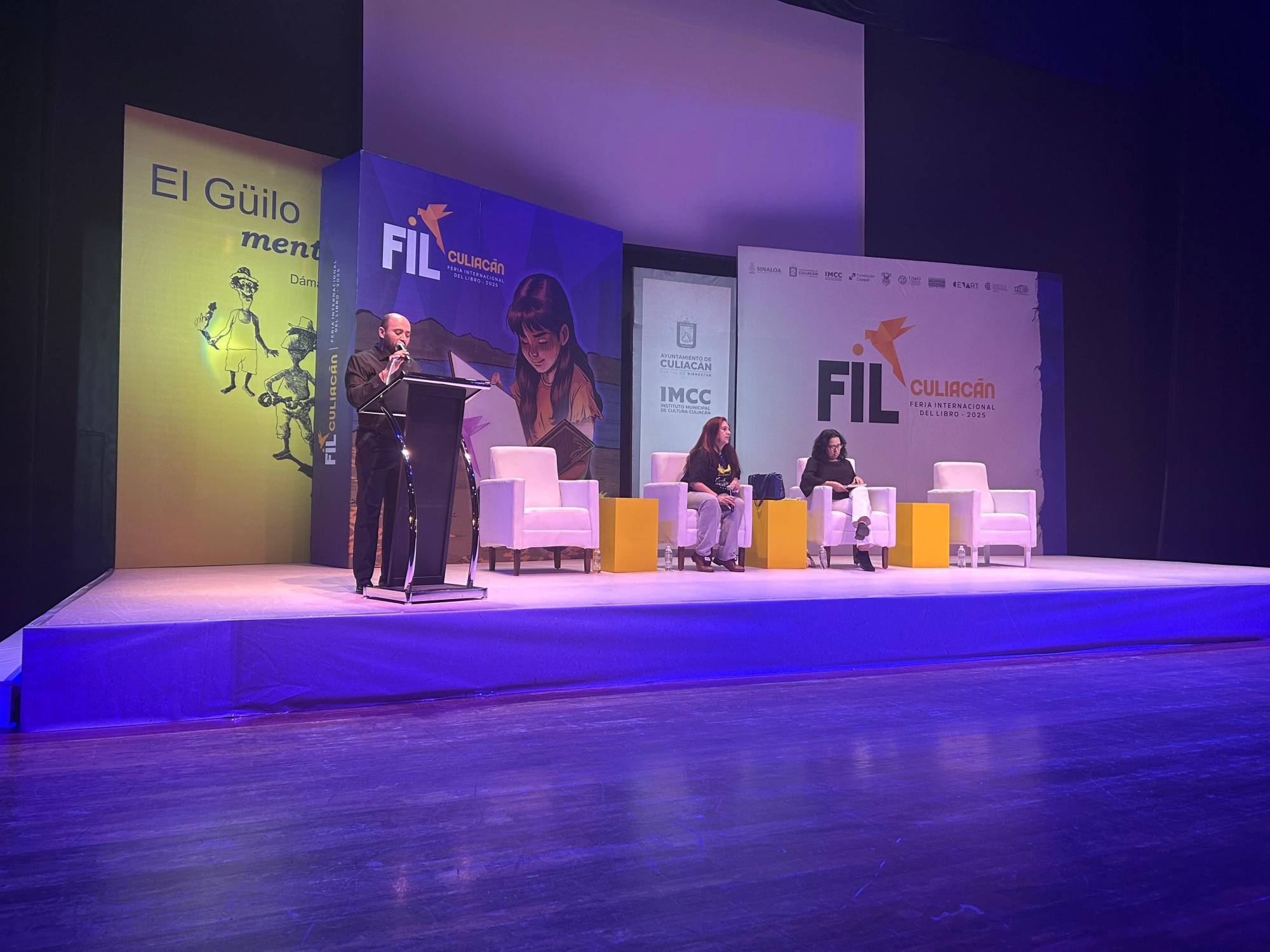 $!Evelina cursaba su carrera cuando vio que sólo una mujer aparecía entre las autoras; creó un libro para visibilizarlas