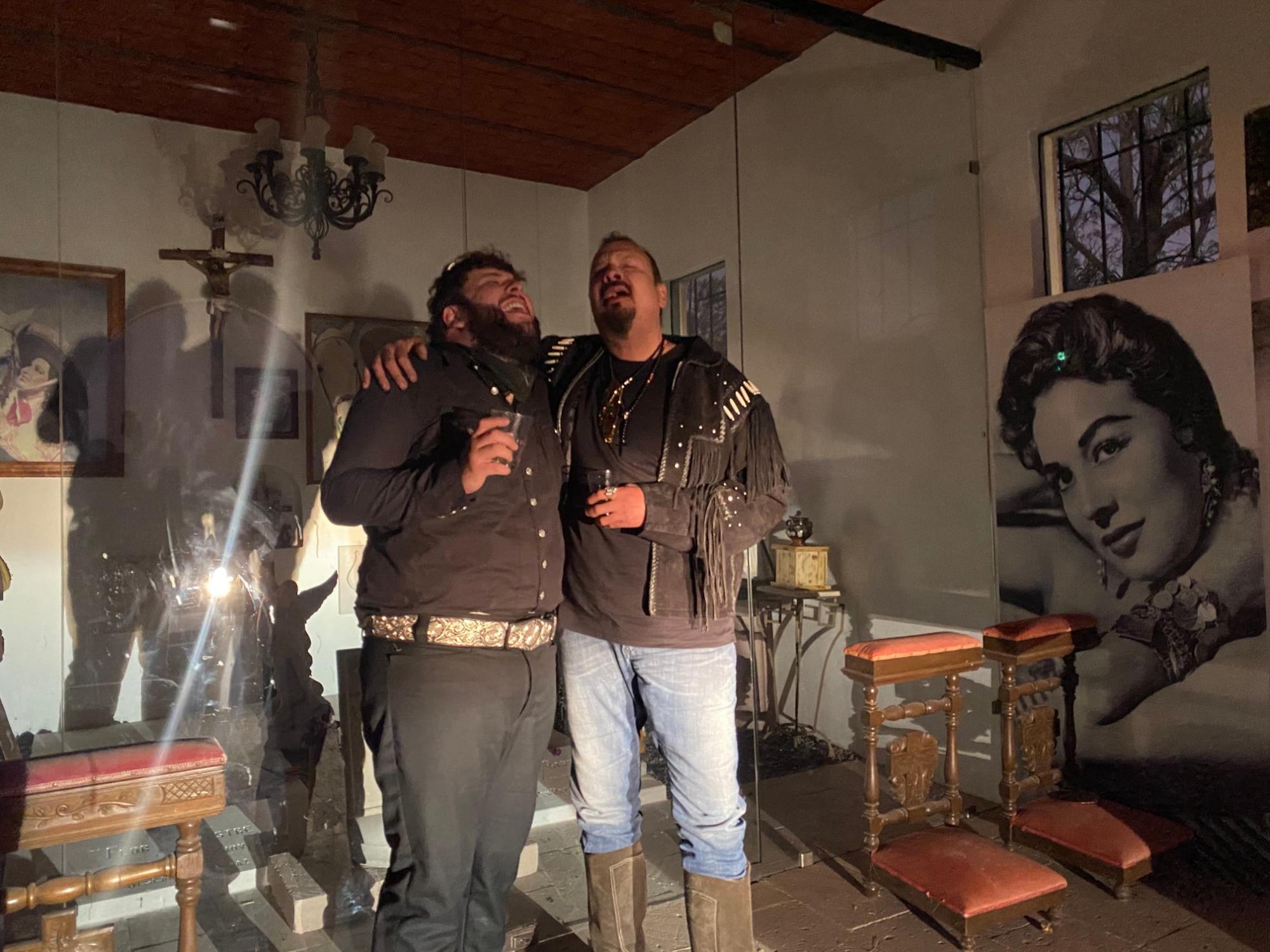 $!Pepe Aguilar y El Fantasma unen nuevamente sus voces para grabar tema