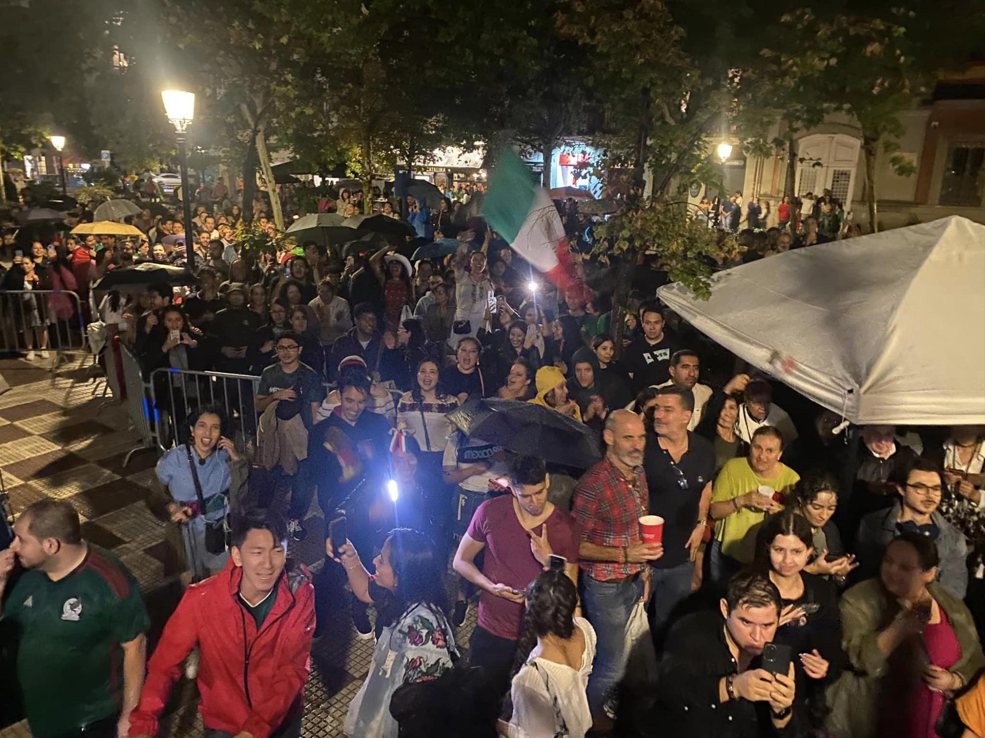 $!Embajador Quirino Ordaz Coppel da el Grito de Independencia en España