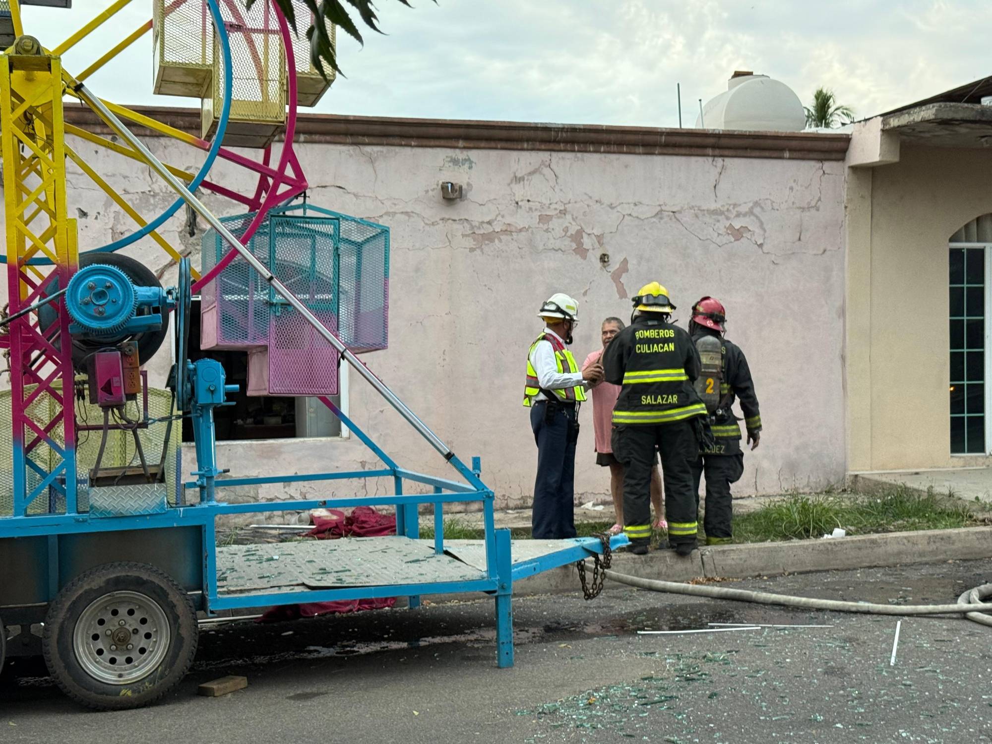 $!Fuga de gas provoca explosión dentro de una casa habitación de la colonia El Vallado, en Culiacán