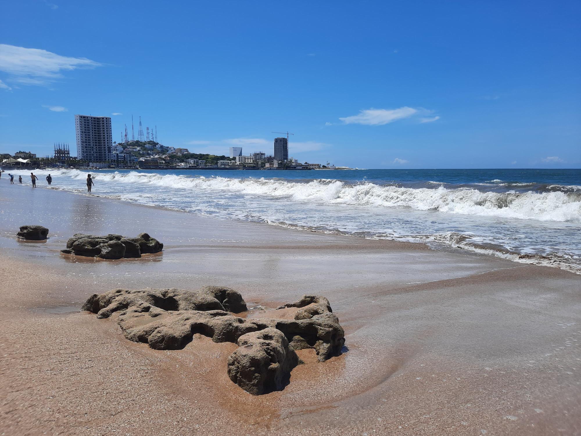 $!Erosión y mar de fondo en Mazatlán afectan las ventas para los palaperos