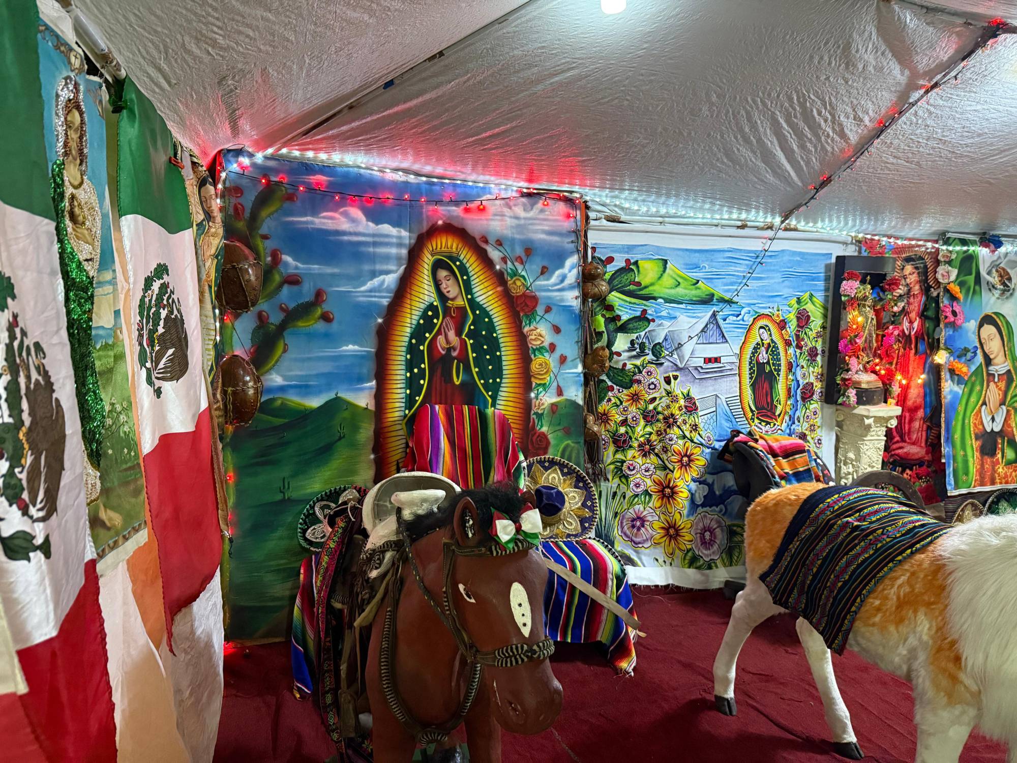 $!Cientos de peregrinos celebran a la Virgen de Guadalupe en La Lomita de Culiacán