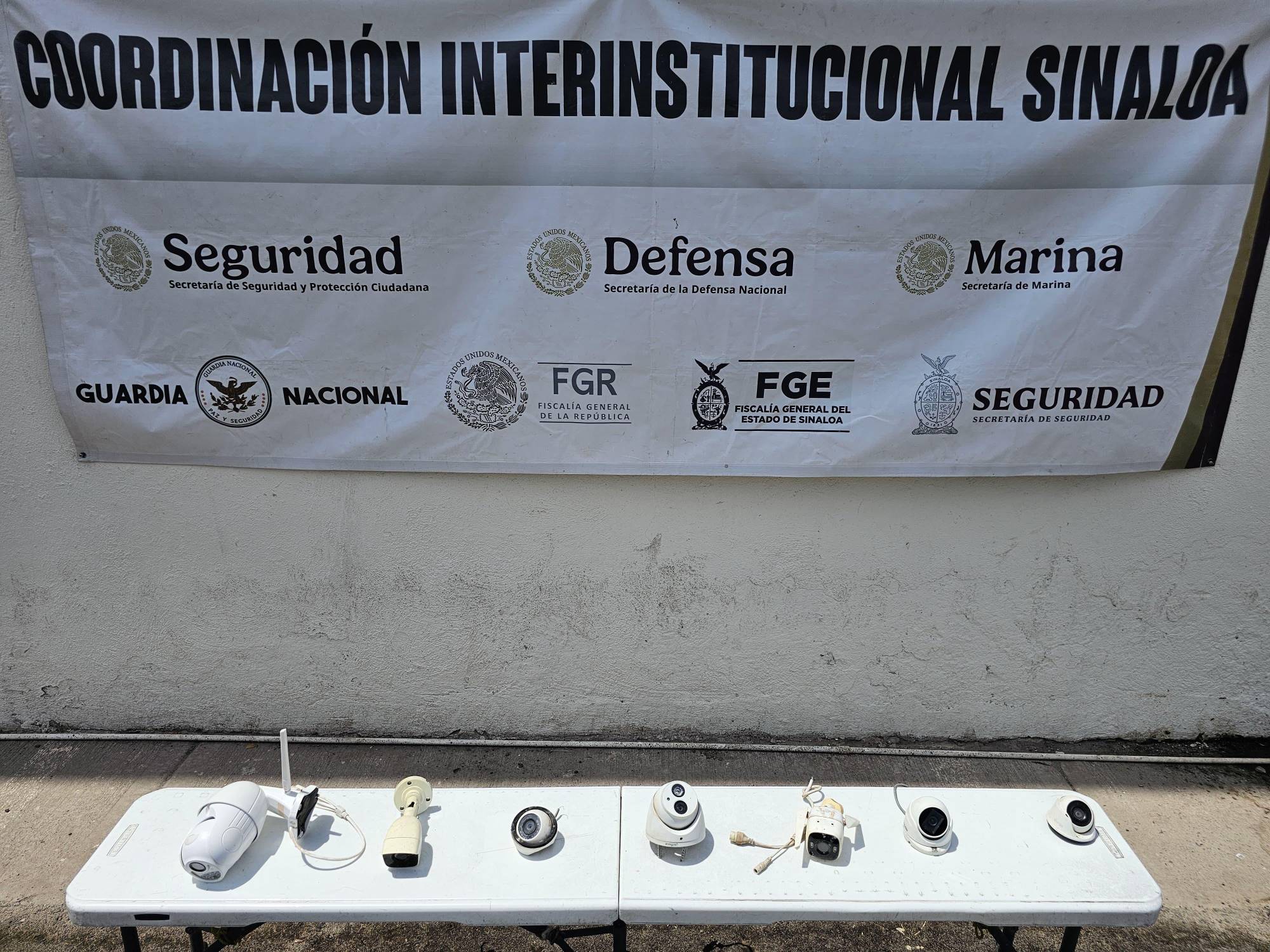 $!Arsenal, chalecos blindados y vehículos robados: nuevo hallazgo de fuerzas federales en Navolato