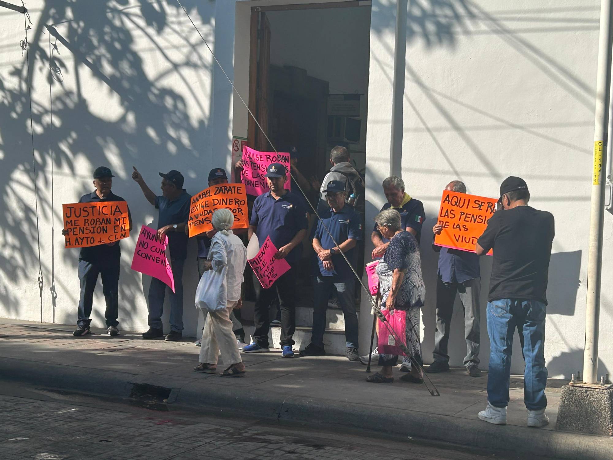 $!Guerreros Azules de Sinaloa exigen pago de pensión para concubinas