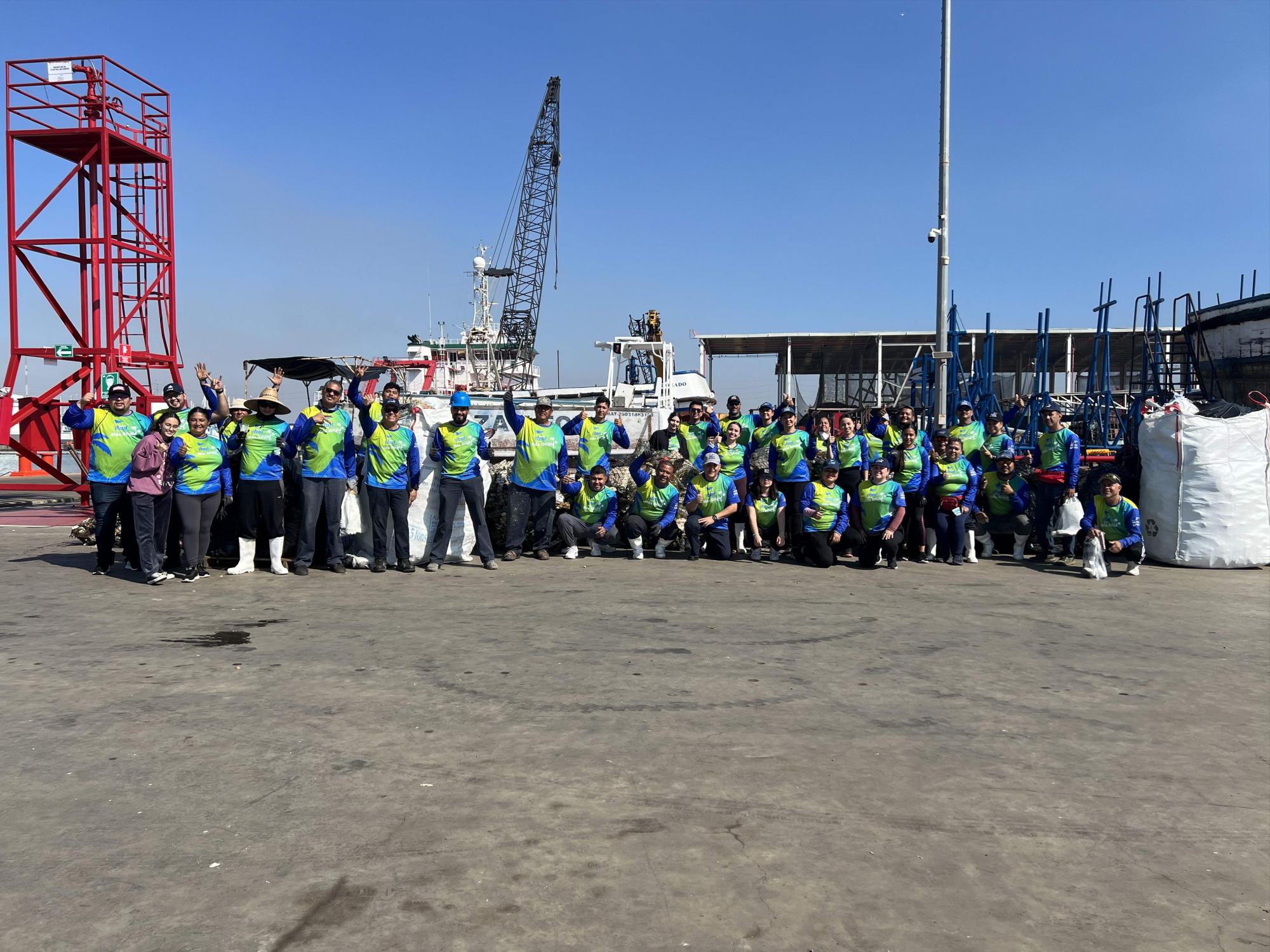 $!Limpia Pesca Azteca la ‘lsla Basura’; recolecta 835 kilos de desechos