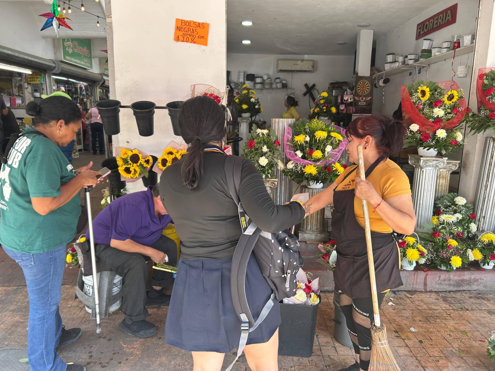 $!Venta de flores a la baja en Culiacán; Mercado de las Flores reporta pérdidas
