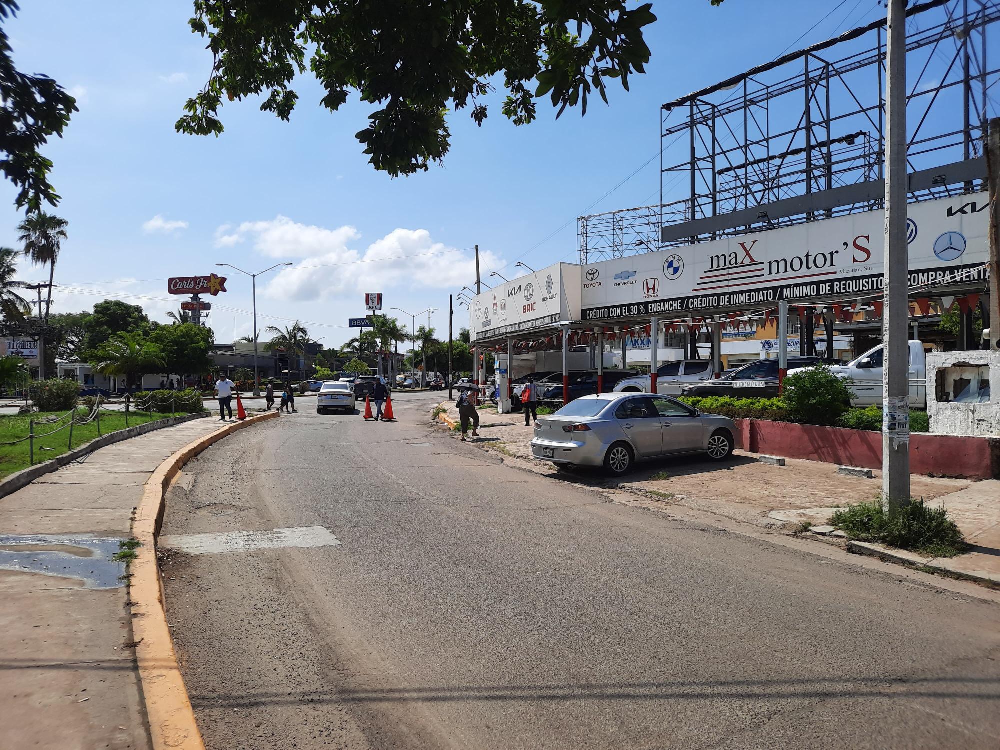 $!Protesta de la UAS en Mazatlán genera caos vial en la Ejército Mexicano
