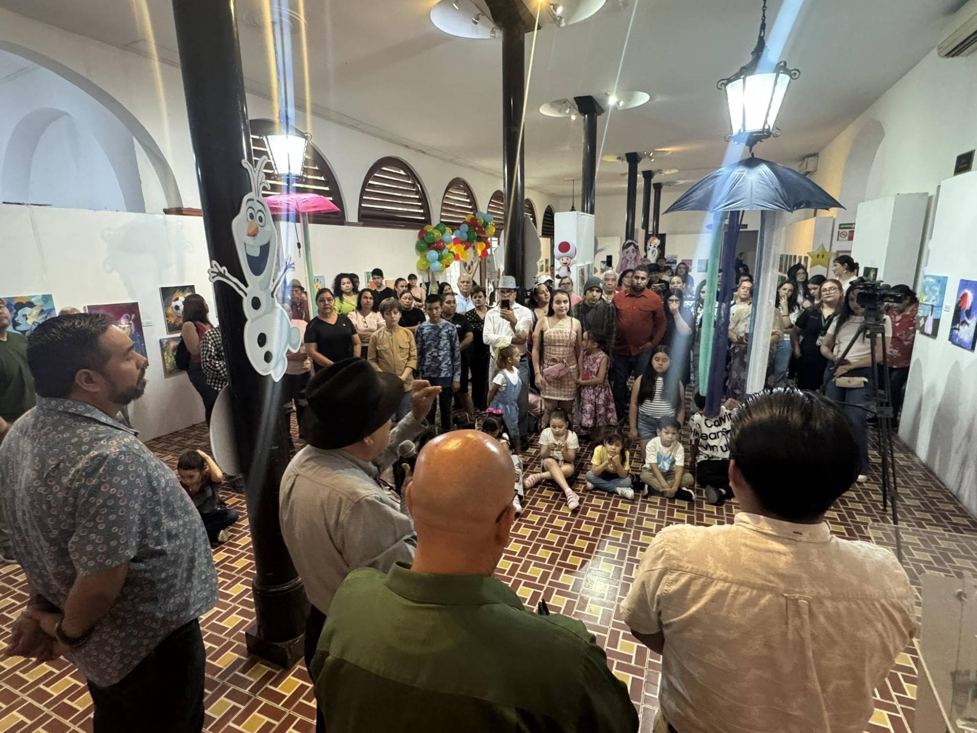 $!Una nutrida asistencia tuvo la exposición.