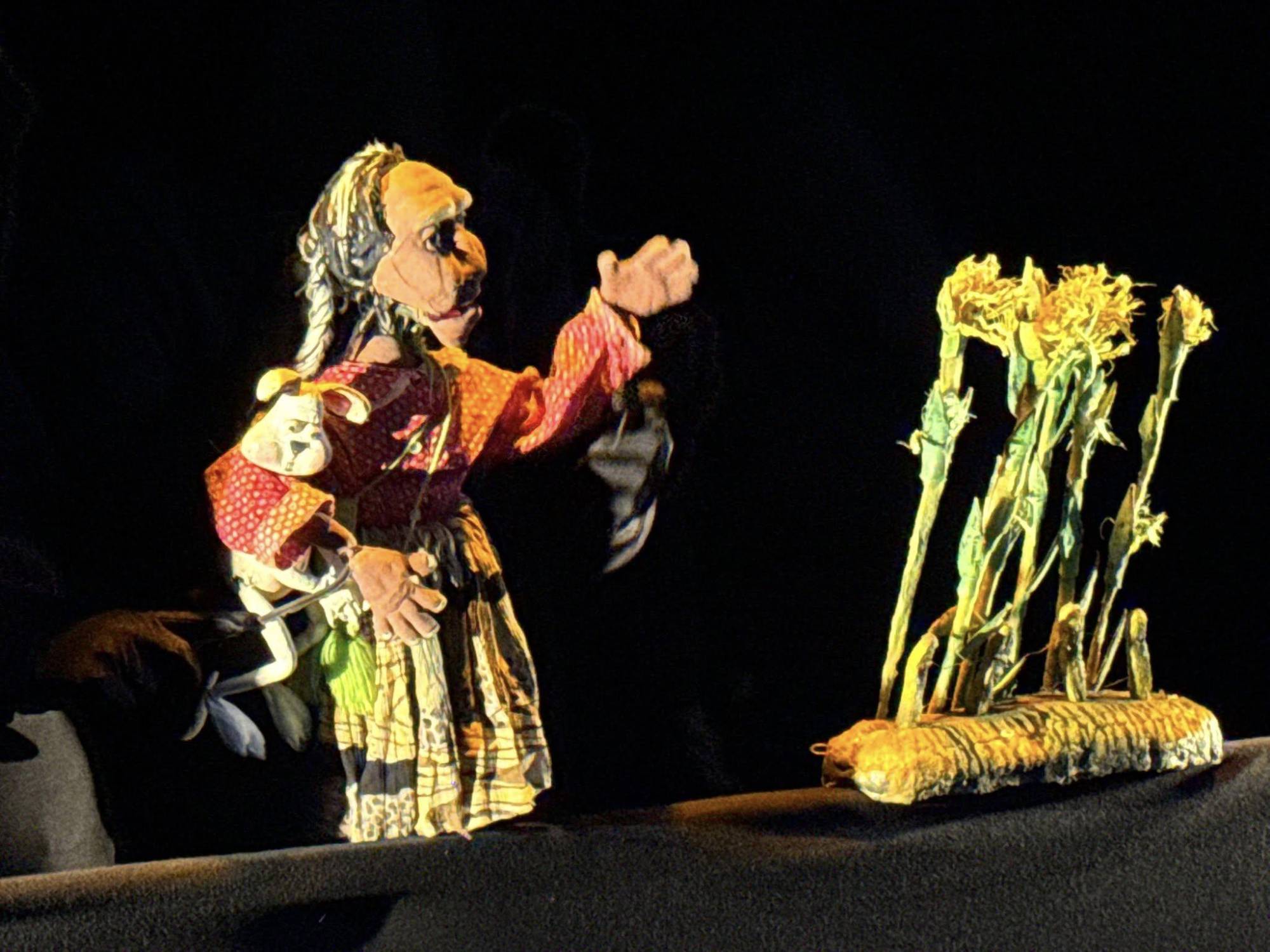 $!La cucaracha títeres compartió “El Coyote, el conejo y otros cuentos”.