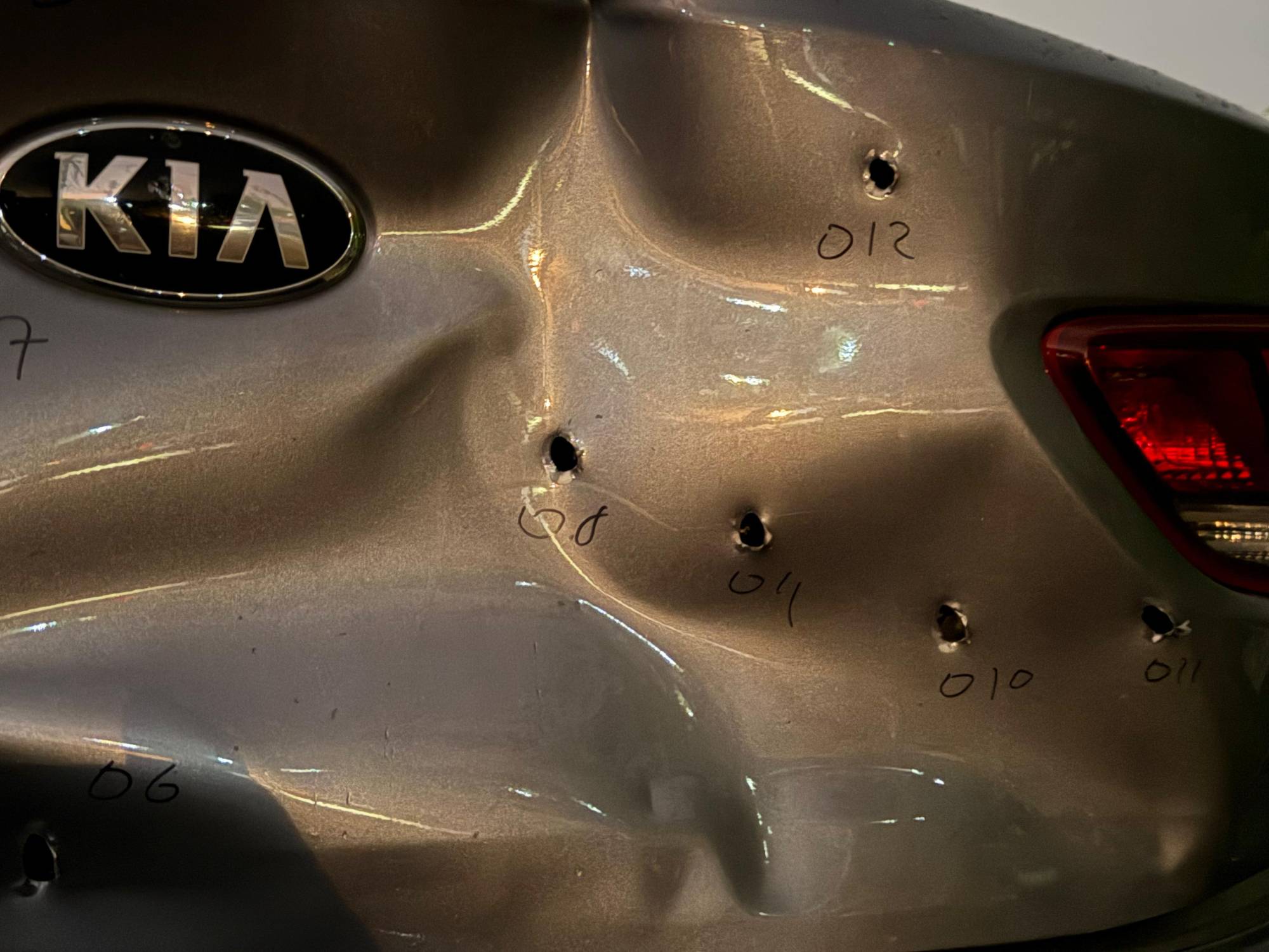 $!Aseguran dos vehículos robados tras cateo en la colonia San Benito, en Culiacán