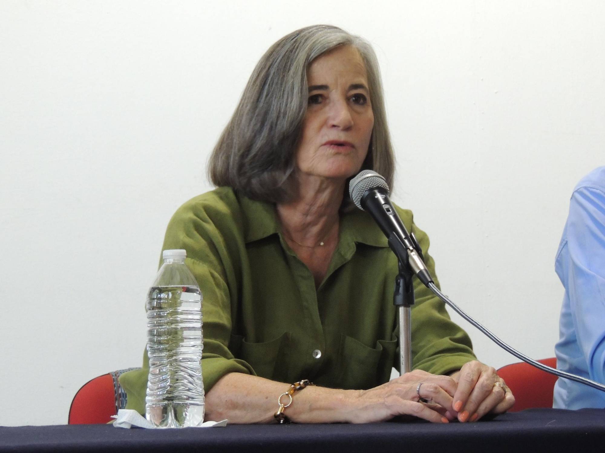 $!La escritora con 40 años de trayectoria, compartió que en enero empezará un nueva novela.