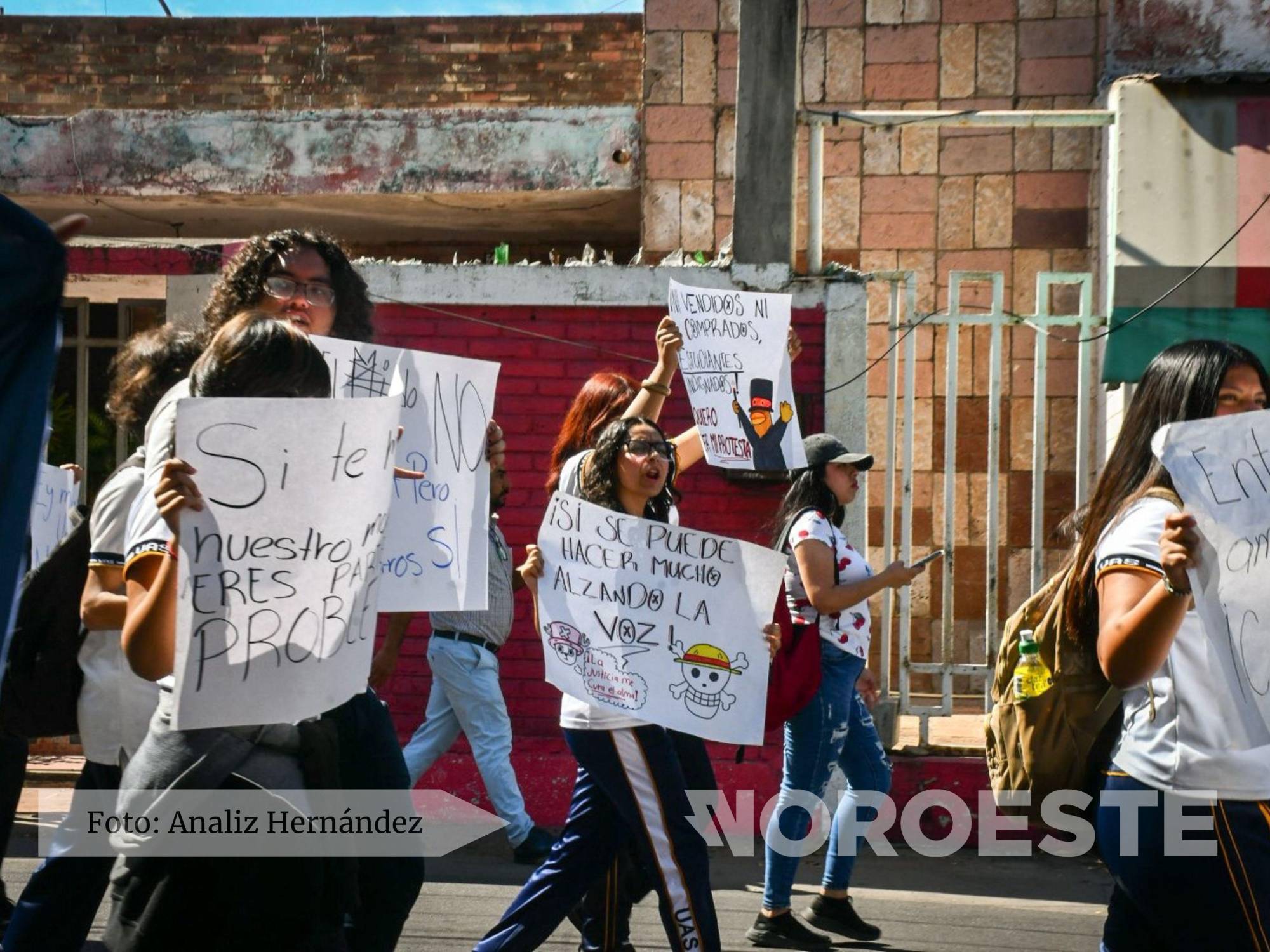 $!#Galería | Estudiantes de la UAS en Culiacán llevan protesta al Congreso de Sinaloa
