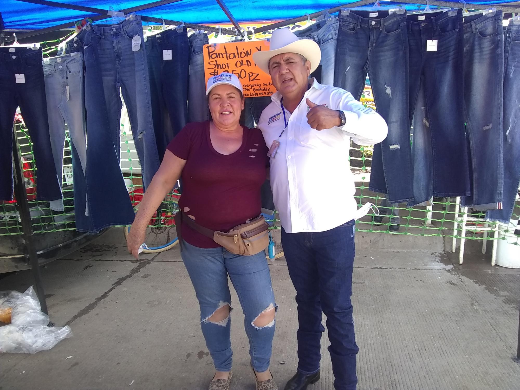 $!Se encuentra Faustino Hernández con tiangueros de Culiacán