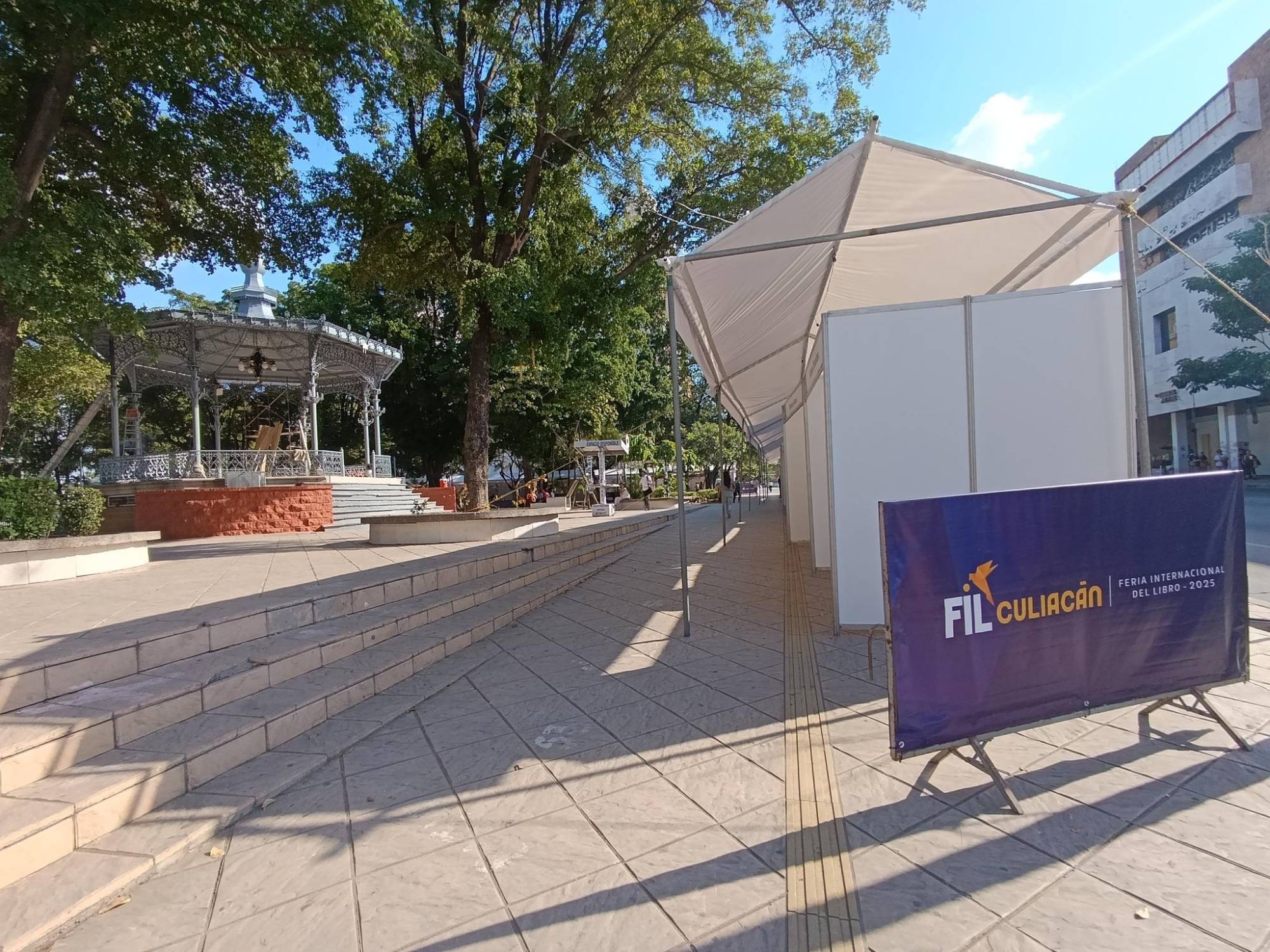 $!La Plazuela Obregón está lista para recibir a la tercera edición de la FIL Culiacán.