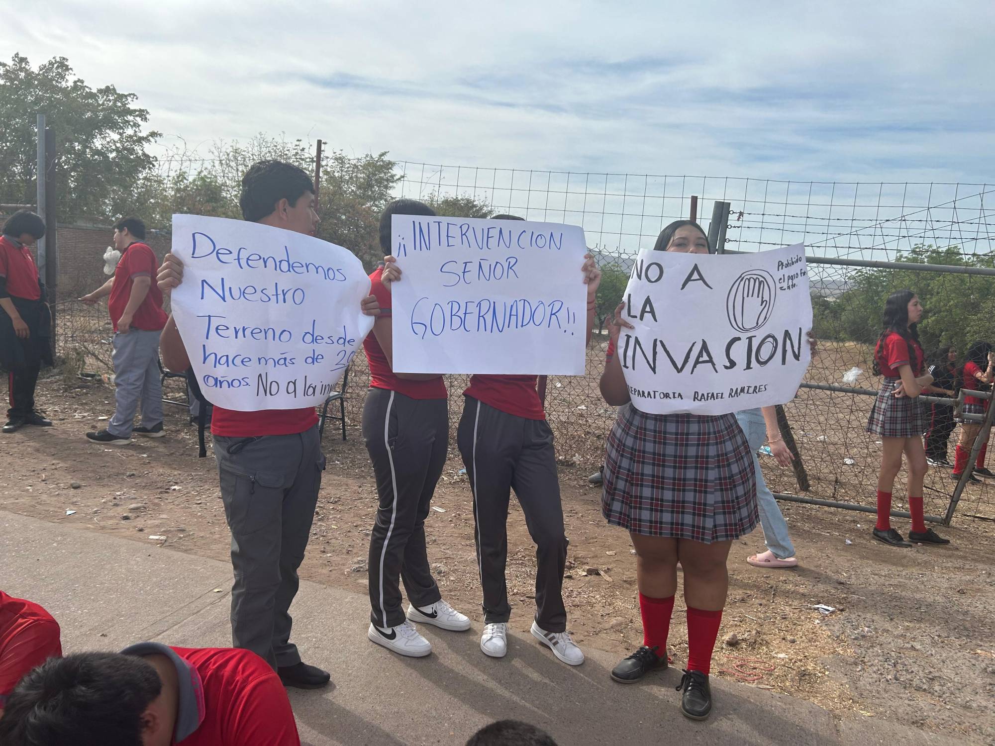 $!Protestan estudiantes de preparatoria en Culiacán ante lo que consideran un atropello de la UAS