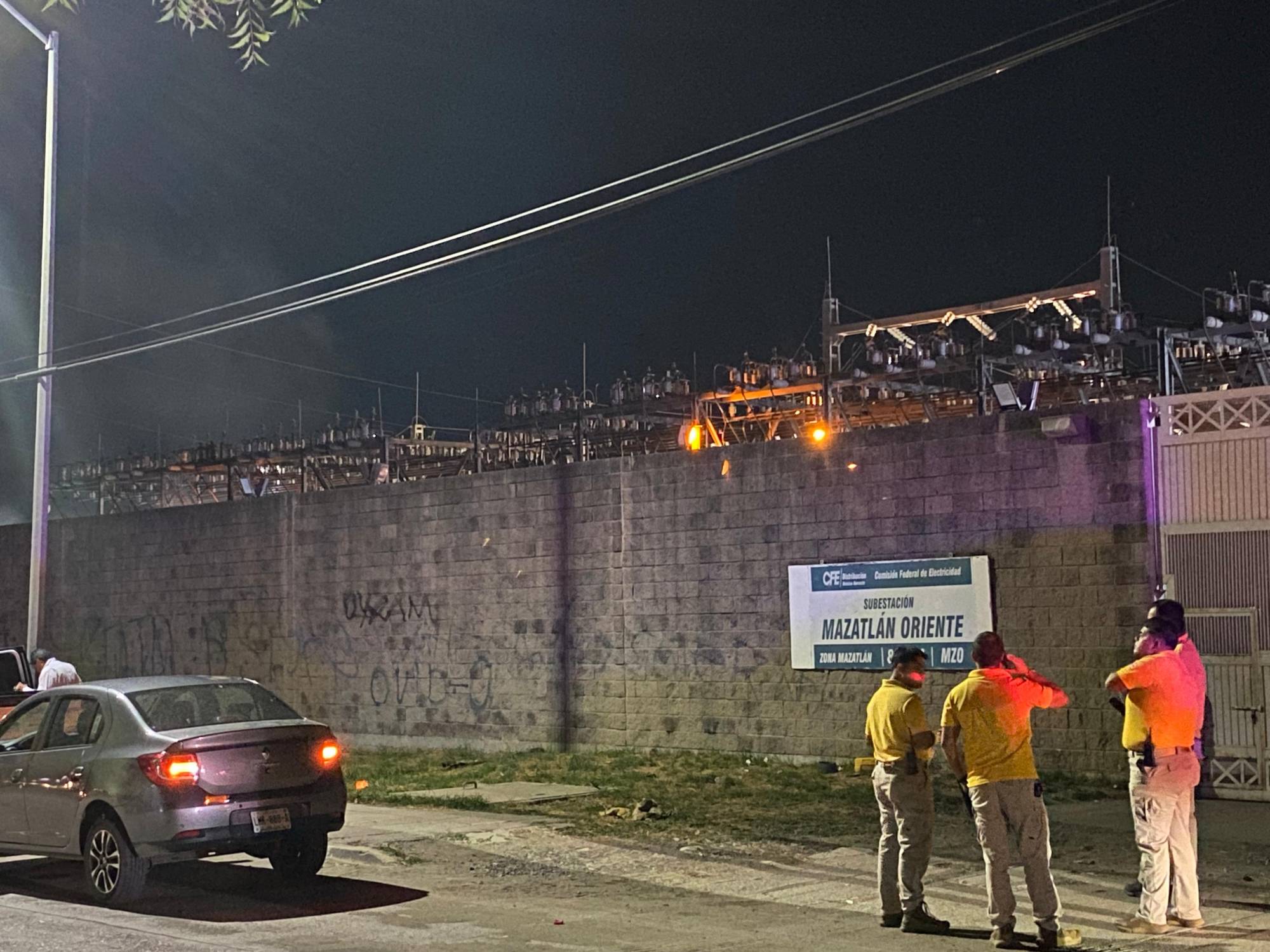 $!Incendio en subestación deja sin luz a colonias del oriente de Mazatlán