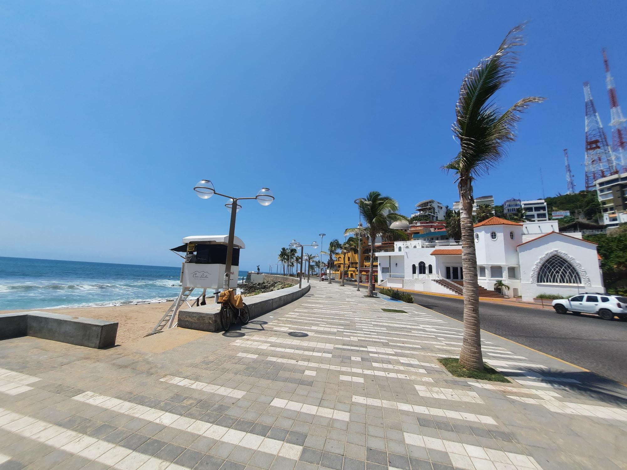 $!‘Pegan’ altas temperaturas a Olas Altas; registra poca afluencia
