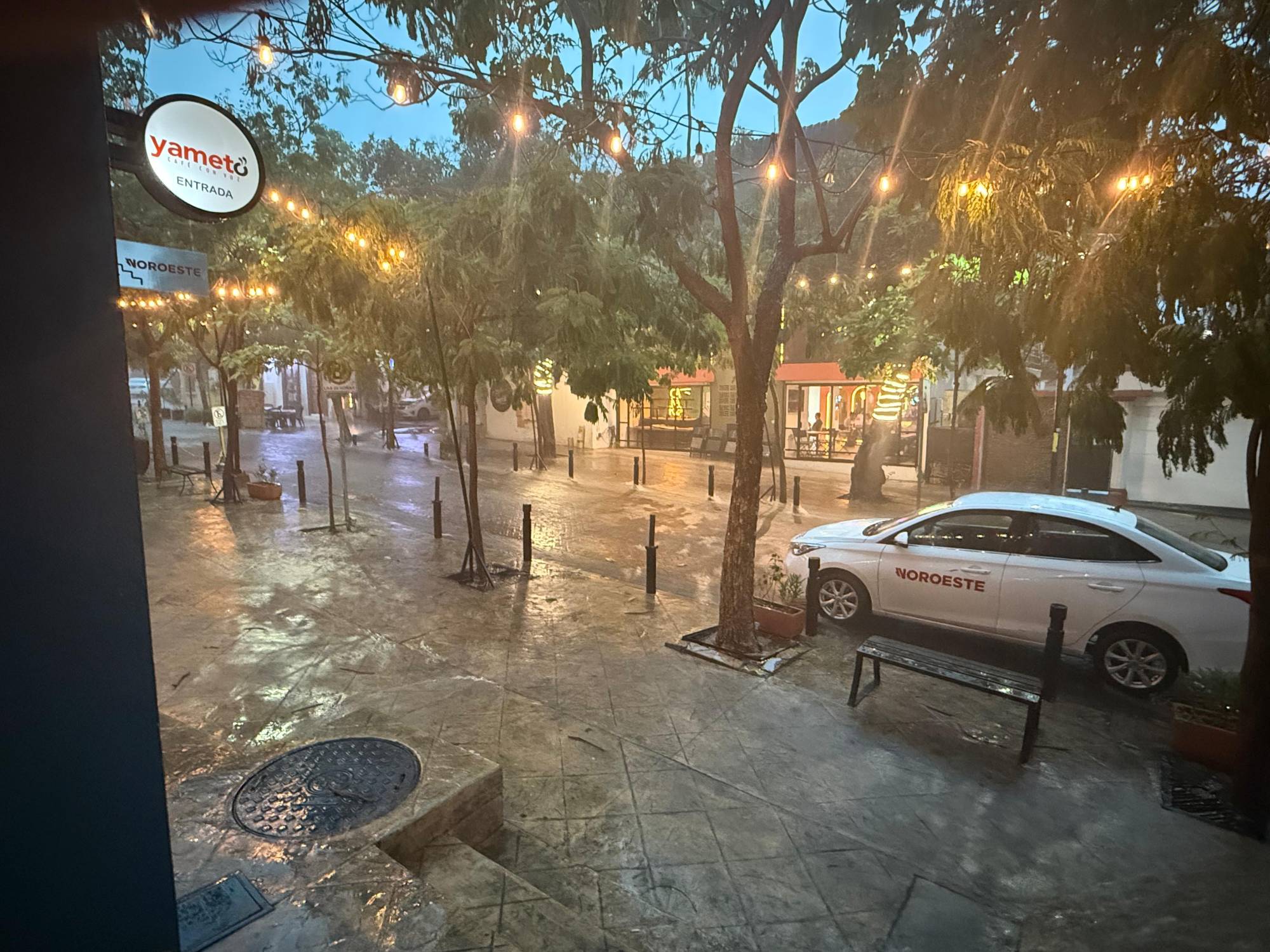 $!Fuerte lluvia se registra la tarde de este miércoles en Culiacán