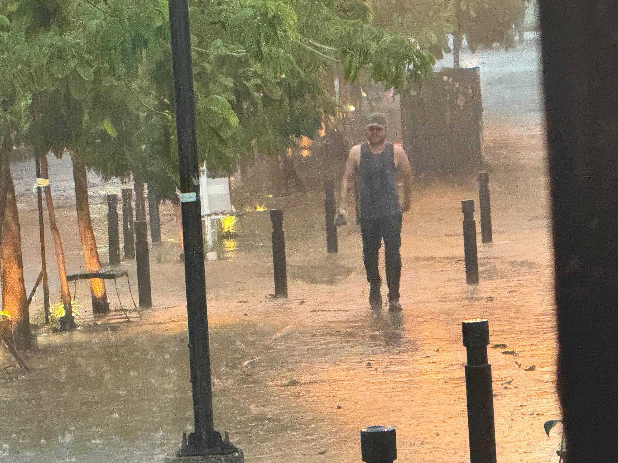 $!Fuerte lluvia se registra la tarde de este miércoles en Culiacán