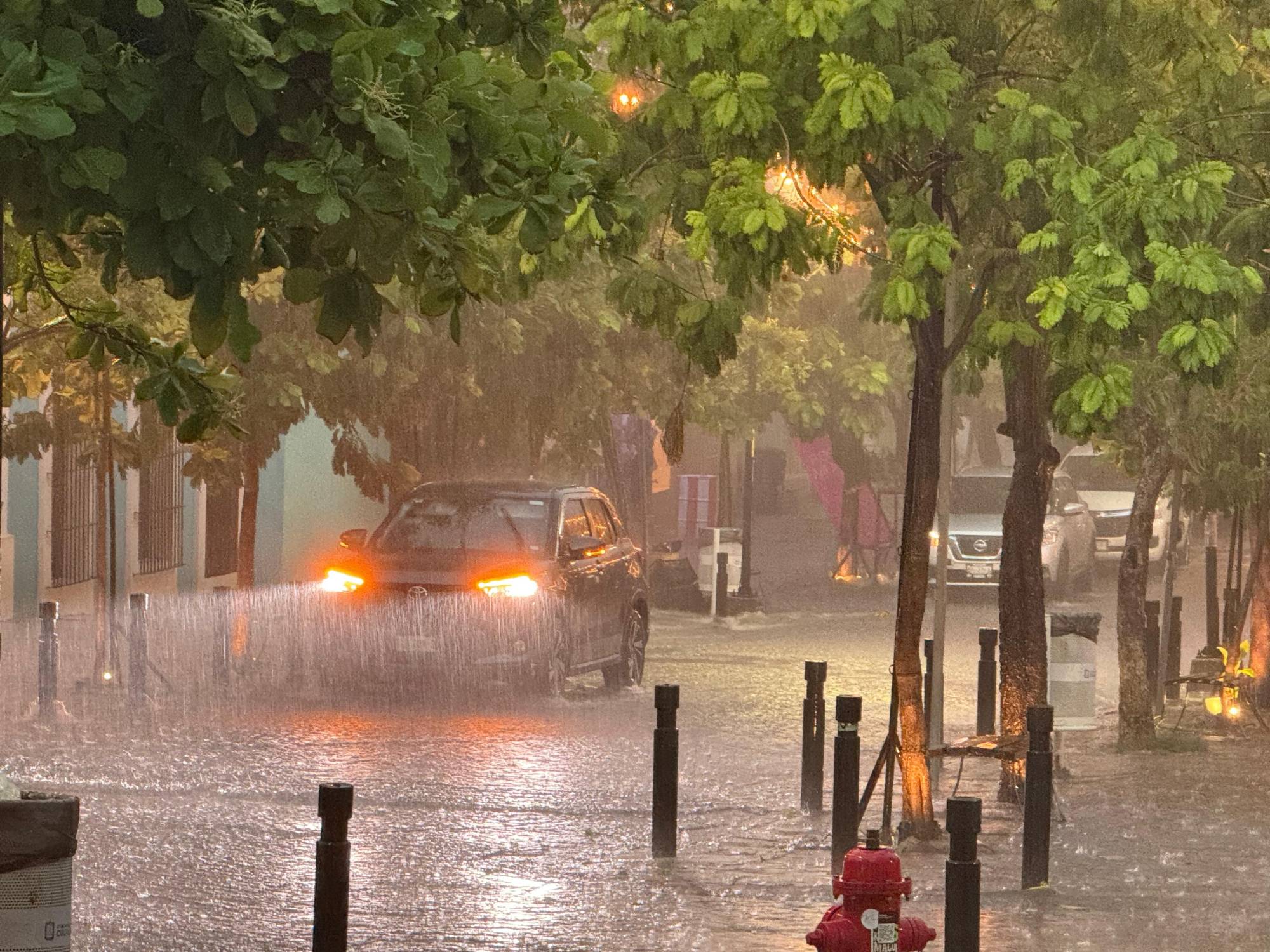 $!Fuerte lluvia se registra la tarde de este miércoles en Culiacán