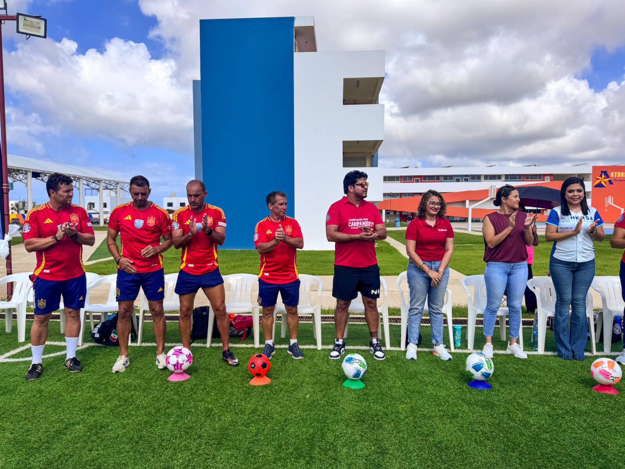 $!Inicia campamento de futbol de talla internacional, en Mazatlán