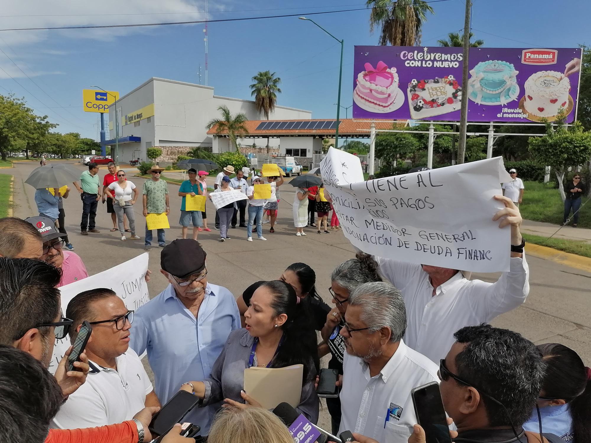 $!Les cortan el agua por deuda de $4 millones en Los Mangos I