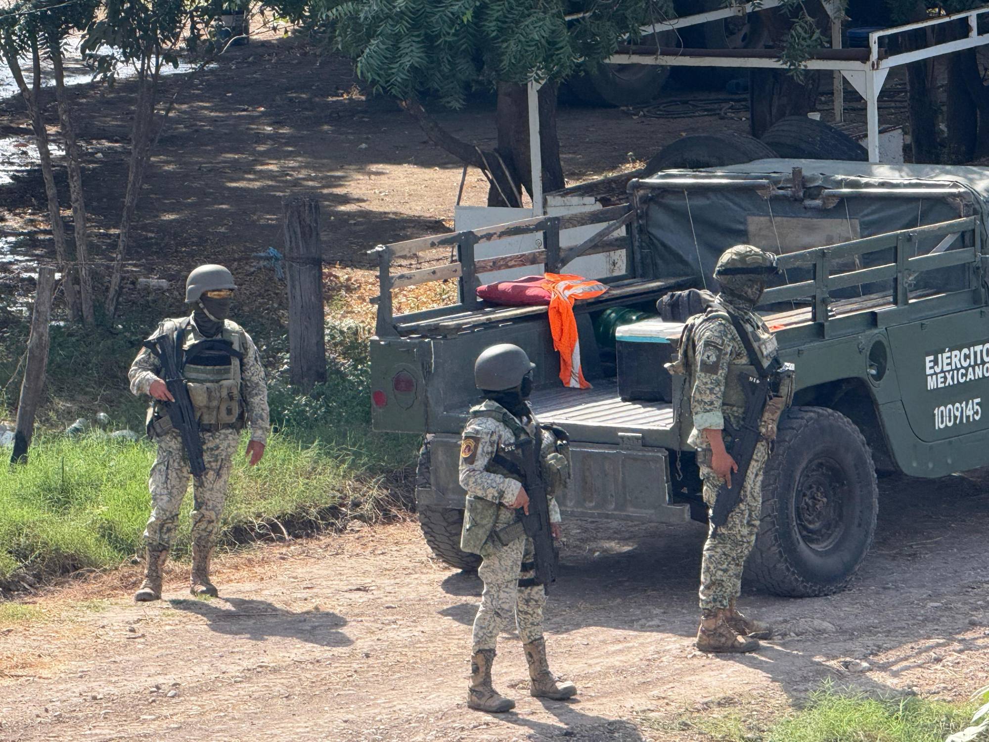 $!Ejército libera a 20 personas presuntamente privadas de la libertad en Culiacán