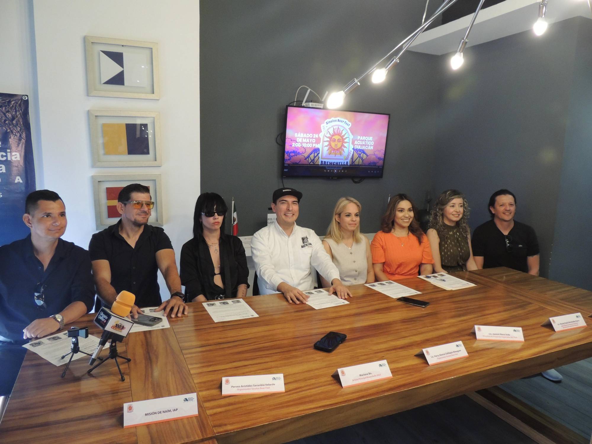 $!Funcionarios estuvieron también presentes en la rueda de prensa.