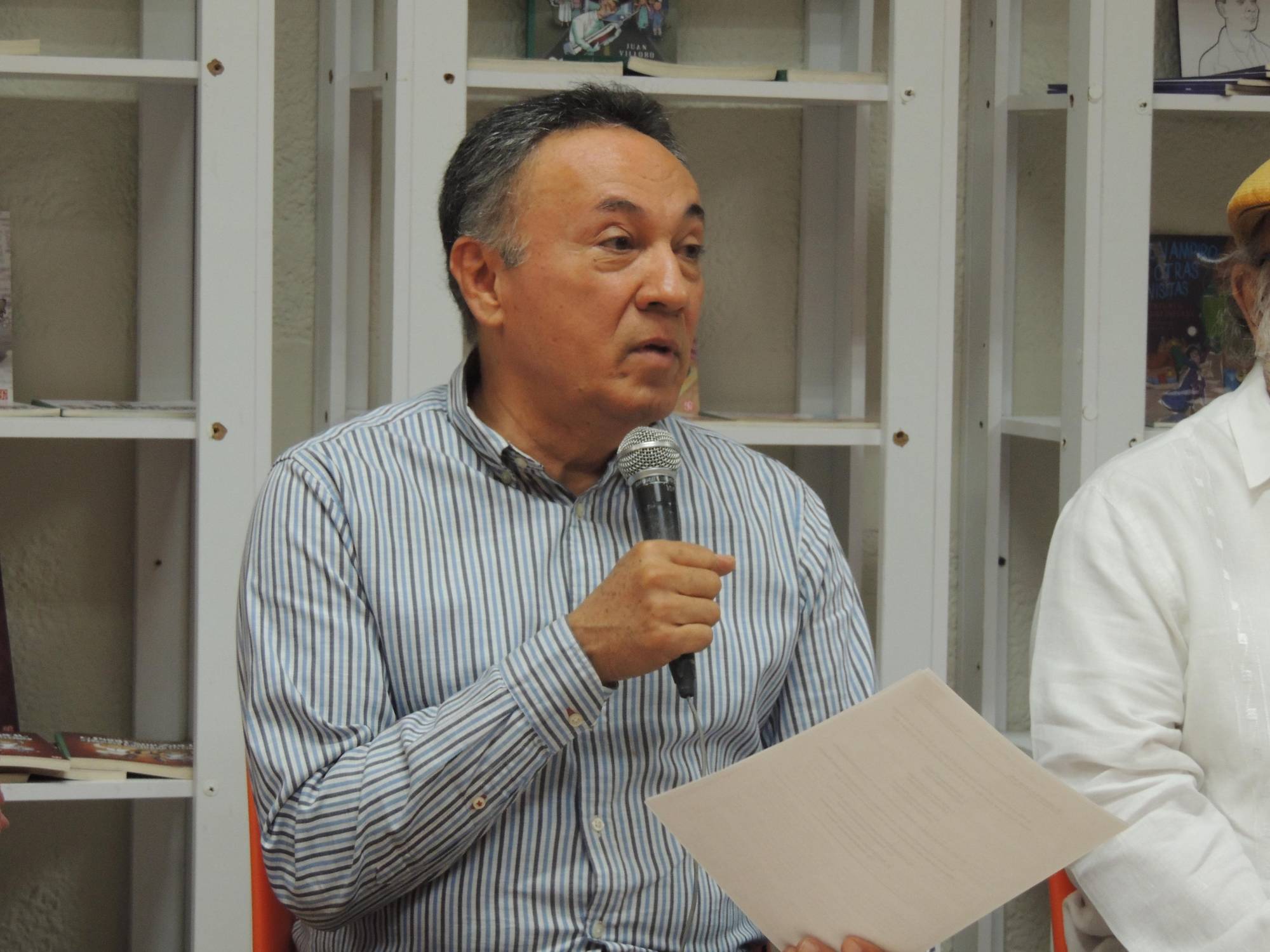 $!Juan Salvador Avilés, comparte detalles de la celebración.