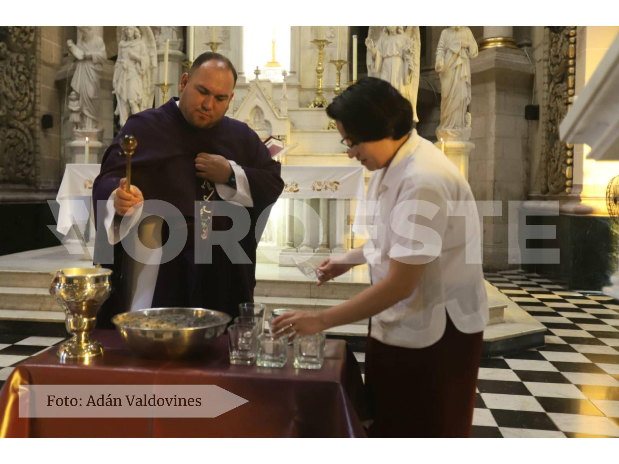 $!Cumplen feligreses con el Miércoles de Ceniza en Mazatlán