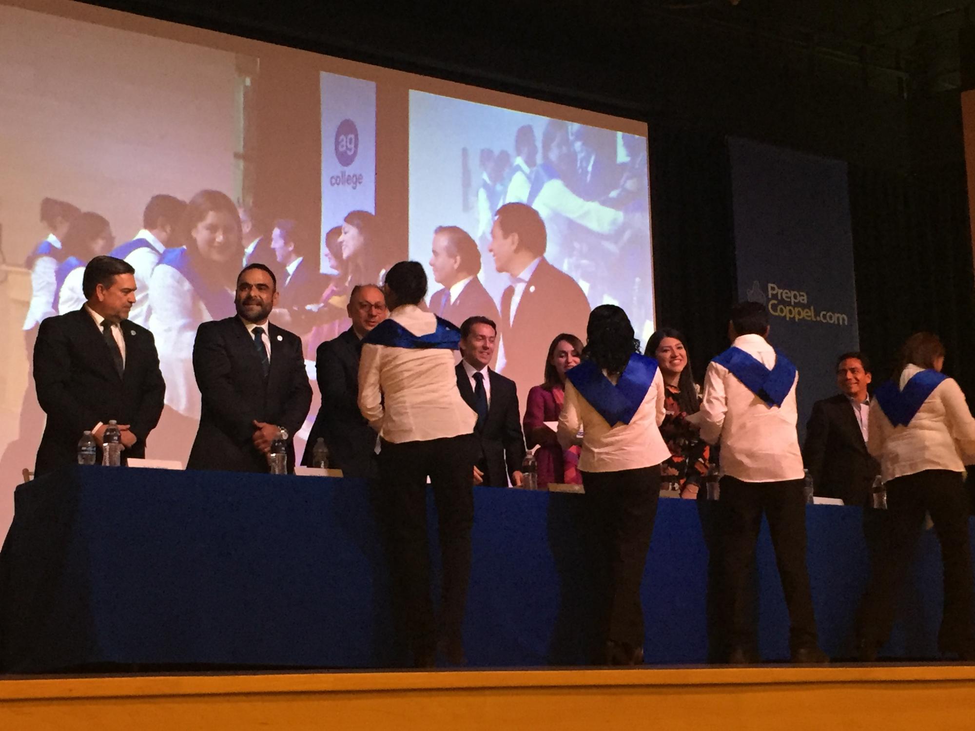 $!Grupo Coppel gradúa de preparatoria a 885 de sus colaboradores