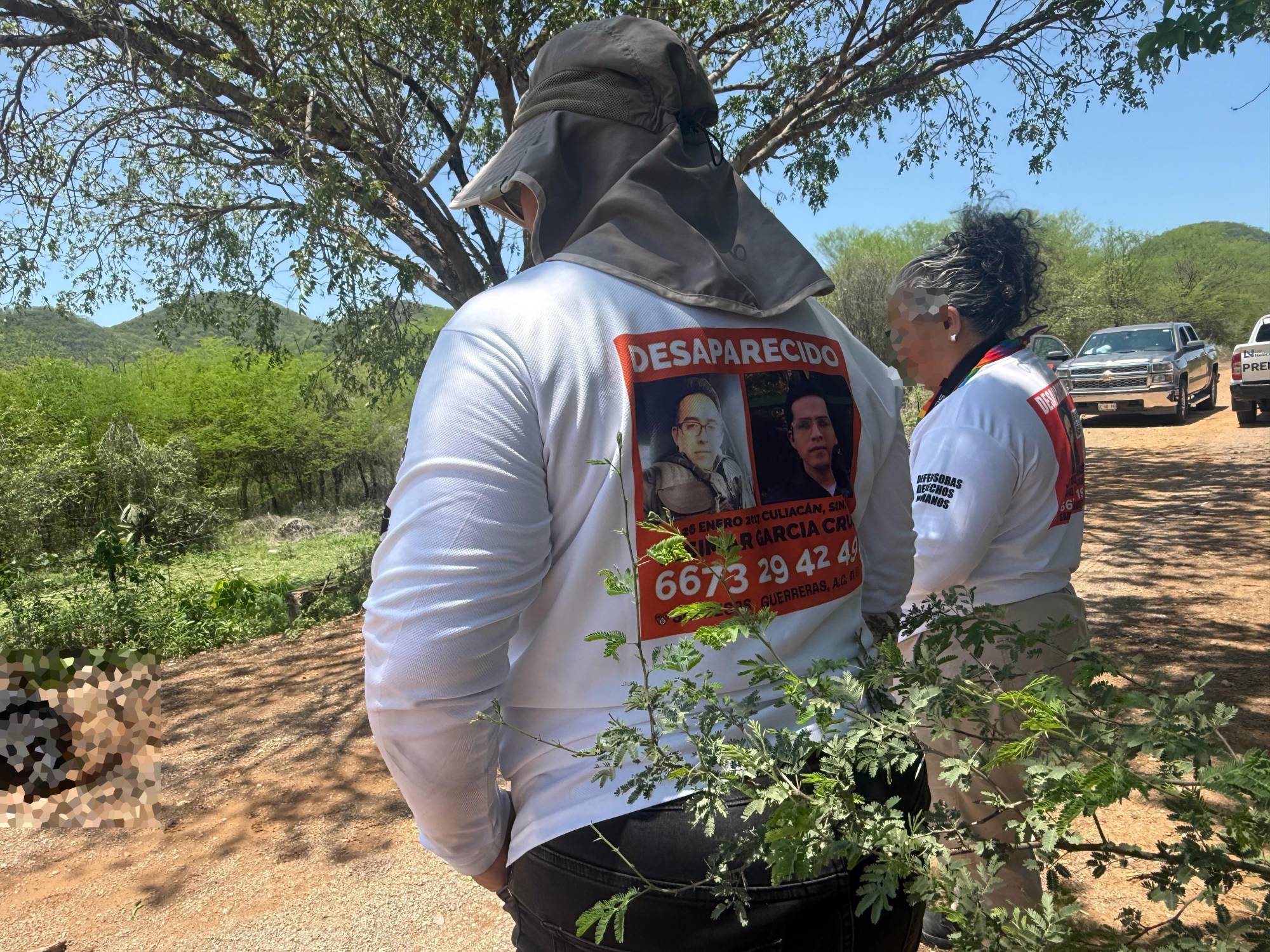 $!Hallan 3 hombres asesinados y atados en Tepuche, Culiacán; estaban debajo de un árbol