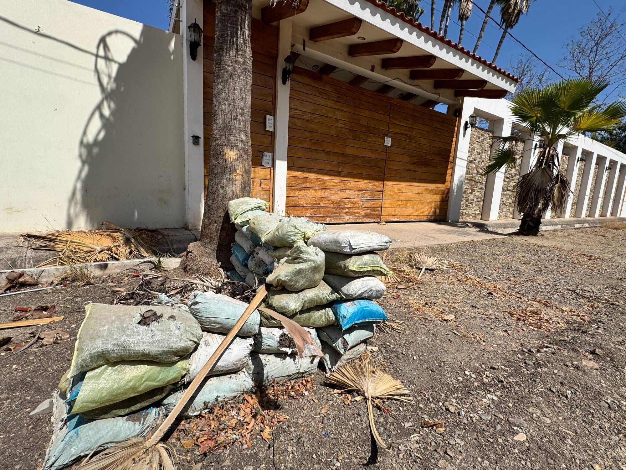 $!En esta finca del lujoso fraccionamiento de Huertos del Pedregal fue secuestrado el capo Ismael El Mayo Zambada y asesinado el ex rector Melesio Cuen.