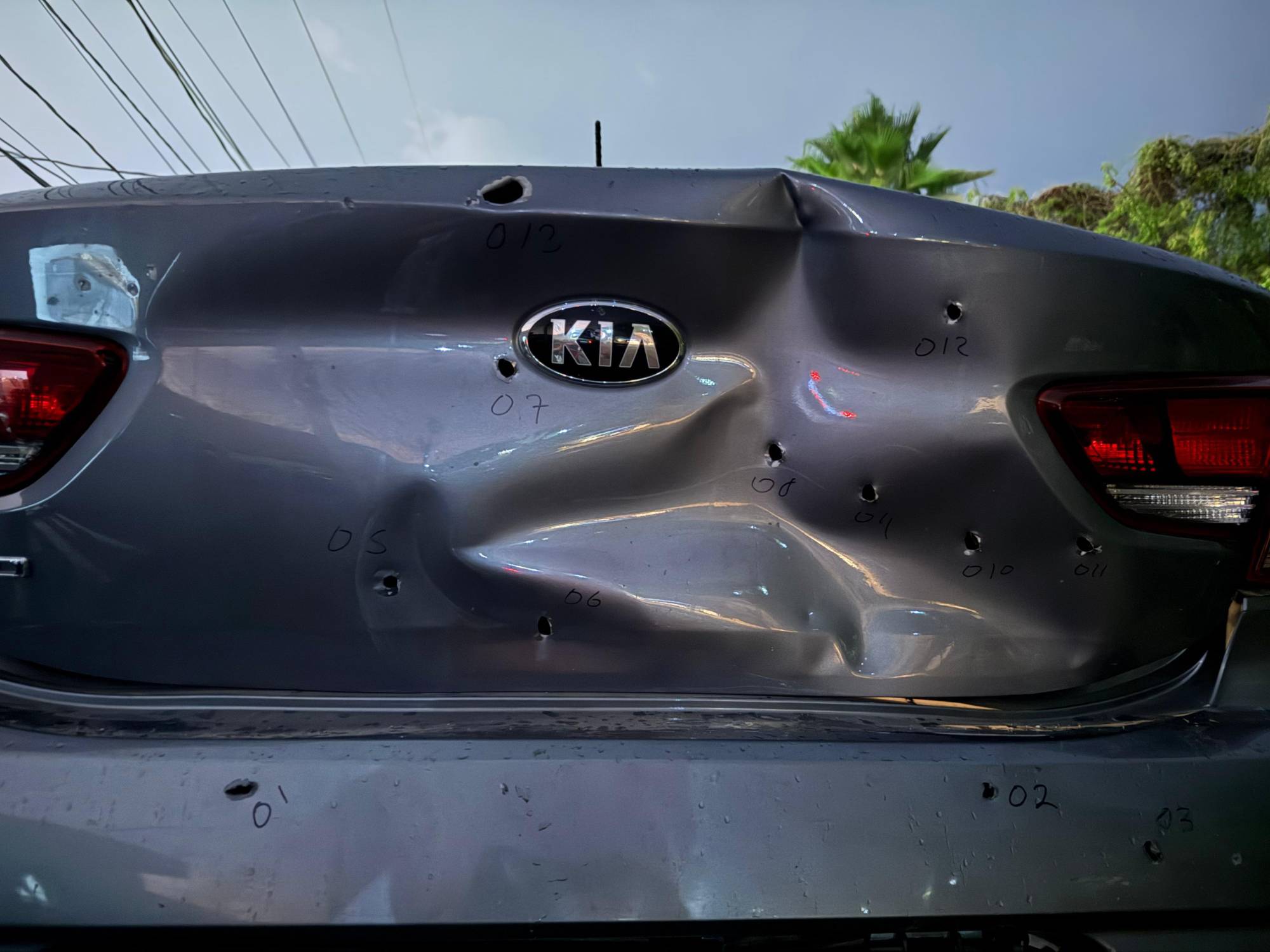 $!Aseguran dos vehículos robados tras cateo en la colonia San Benito, en Culiacán