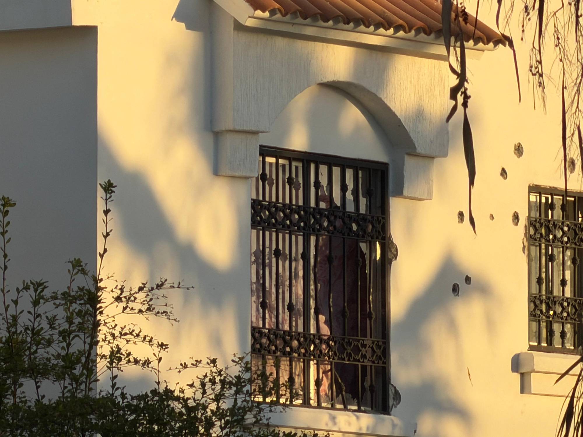 $!Disparan con armas largas casa en el fraccionamiento Villas del Rey en Mazatlán; no reportan lesionados