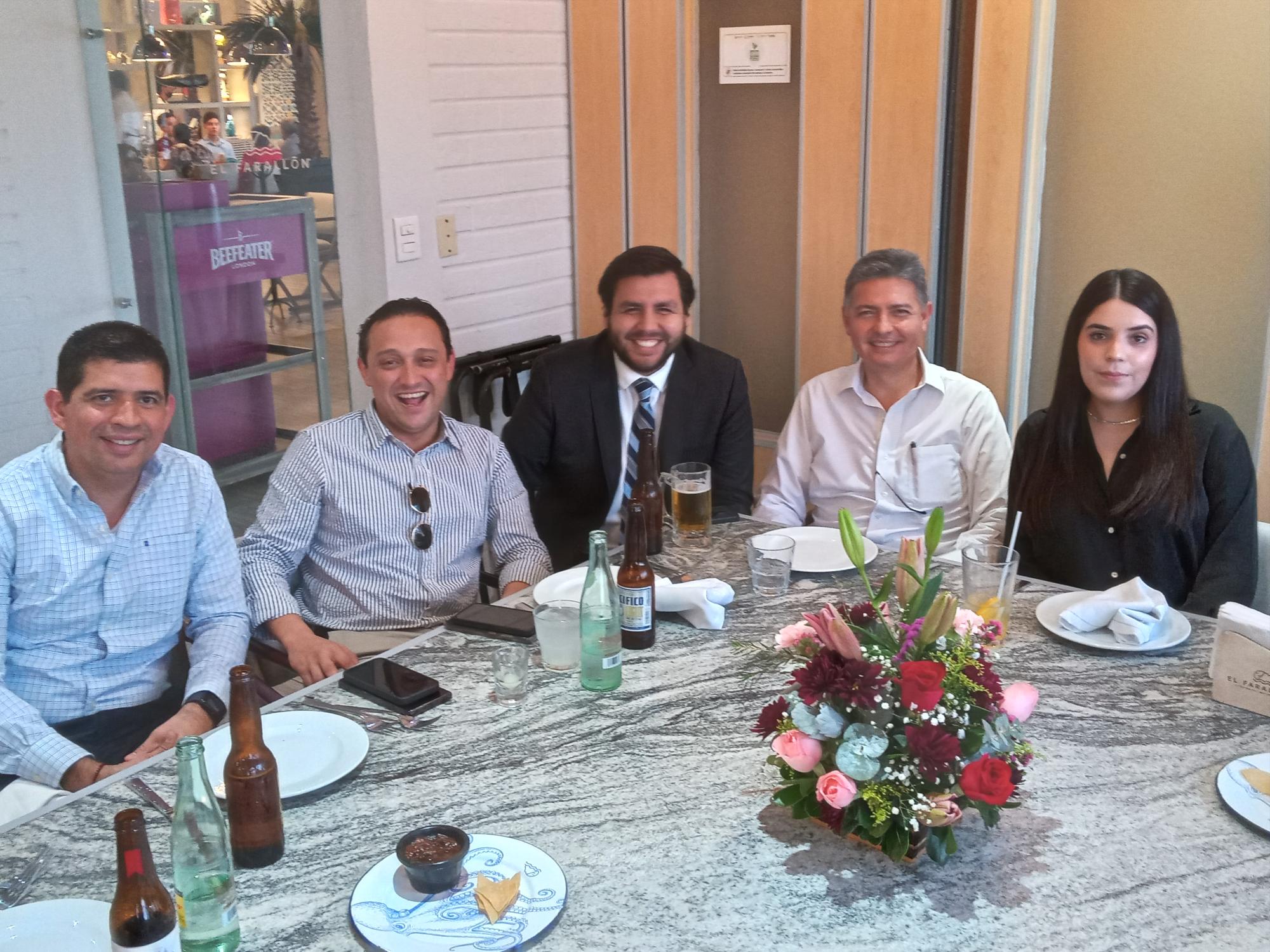 $!Celebran abogados su día con amena reunión