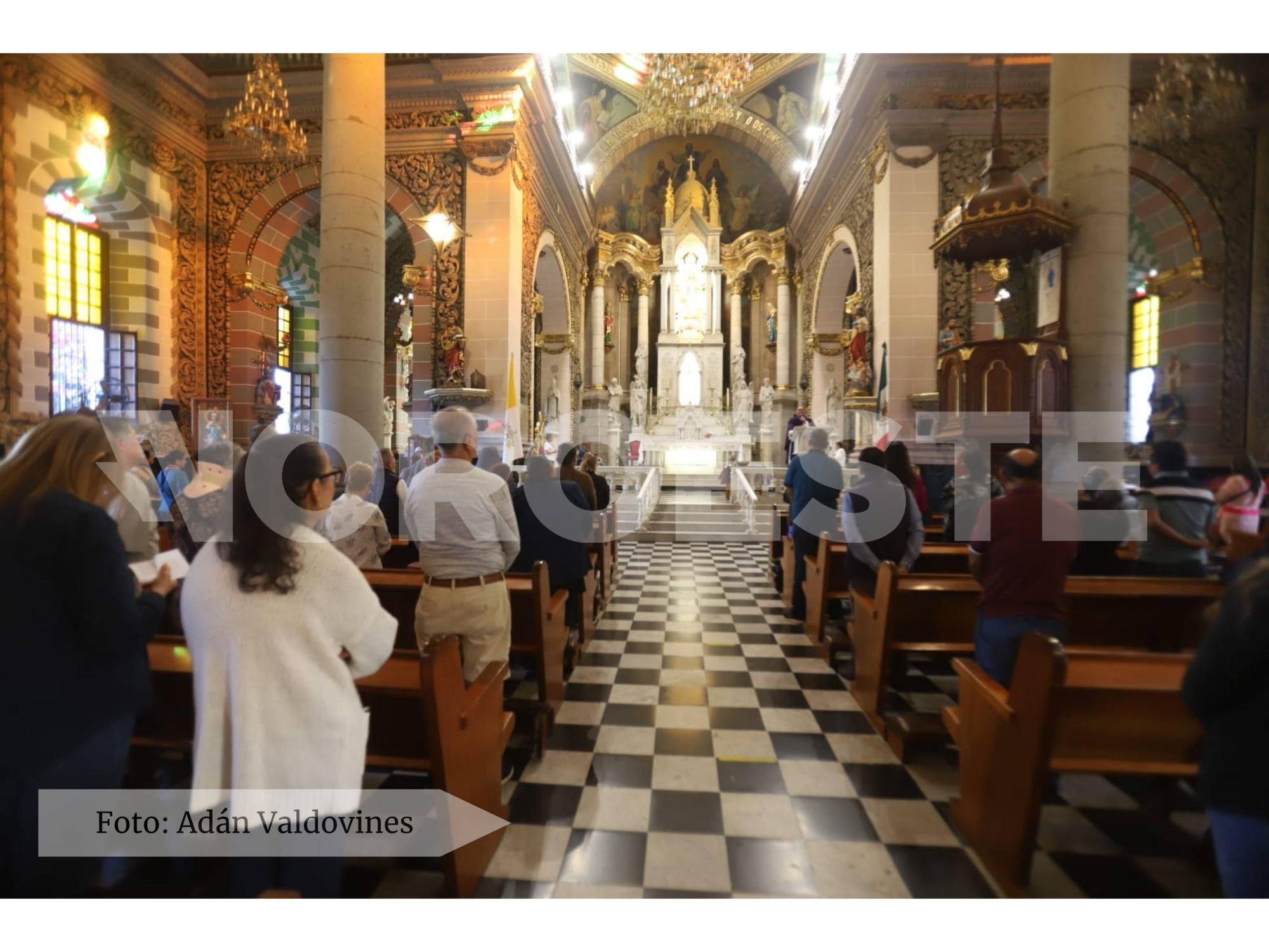 $!Cumplen feligreses con el Miércoles de Ceniza en Mazatlán