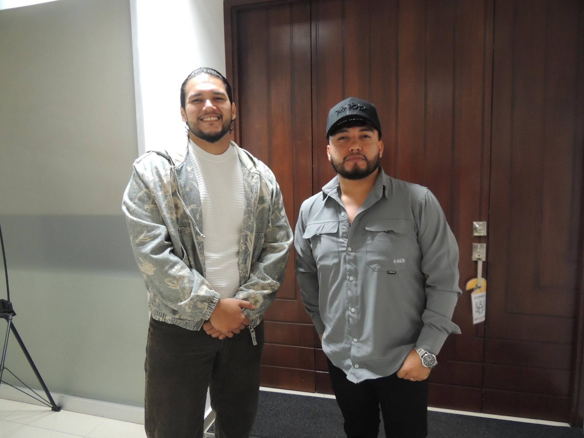 $!Carlos Moreno y Alejandro Ramírez, vocalistas de Los Populares del Llano.