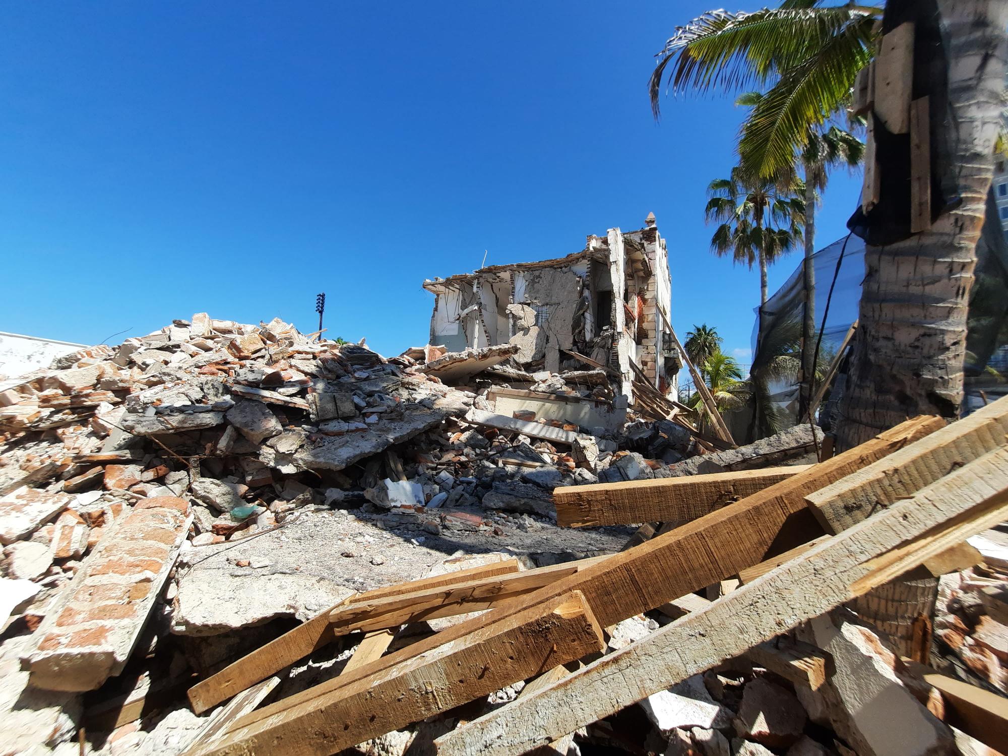 $!Sin actividad, obra en la Casa del Marino en Mazatlán