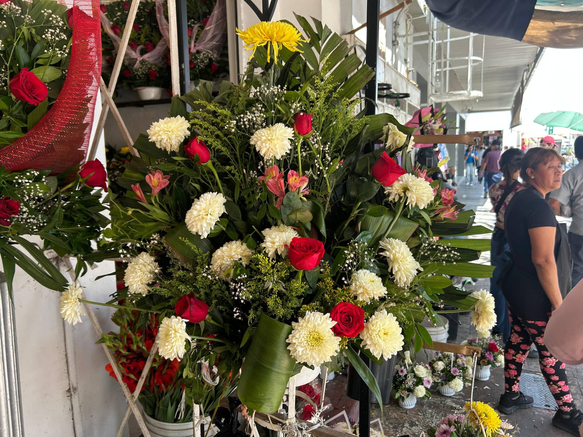 $!Venta de flores a la baja en Culiacán; Mercado de las Flores reporta pérdidas