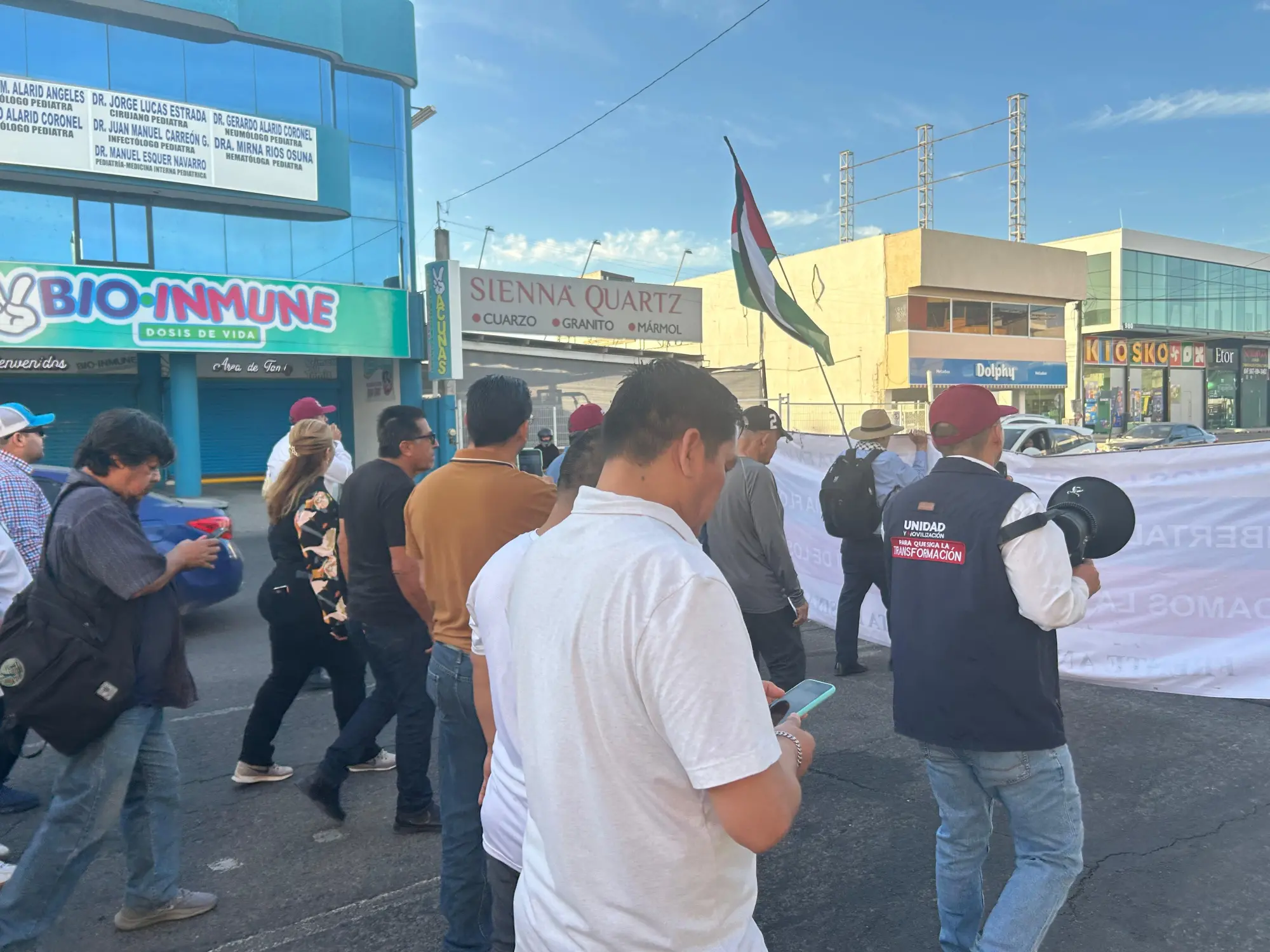 $!Militantes de Morena y organizaciones marchan en Culiacán en defensa de la soberanía nacional
