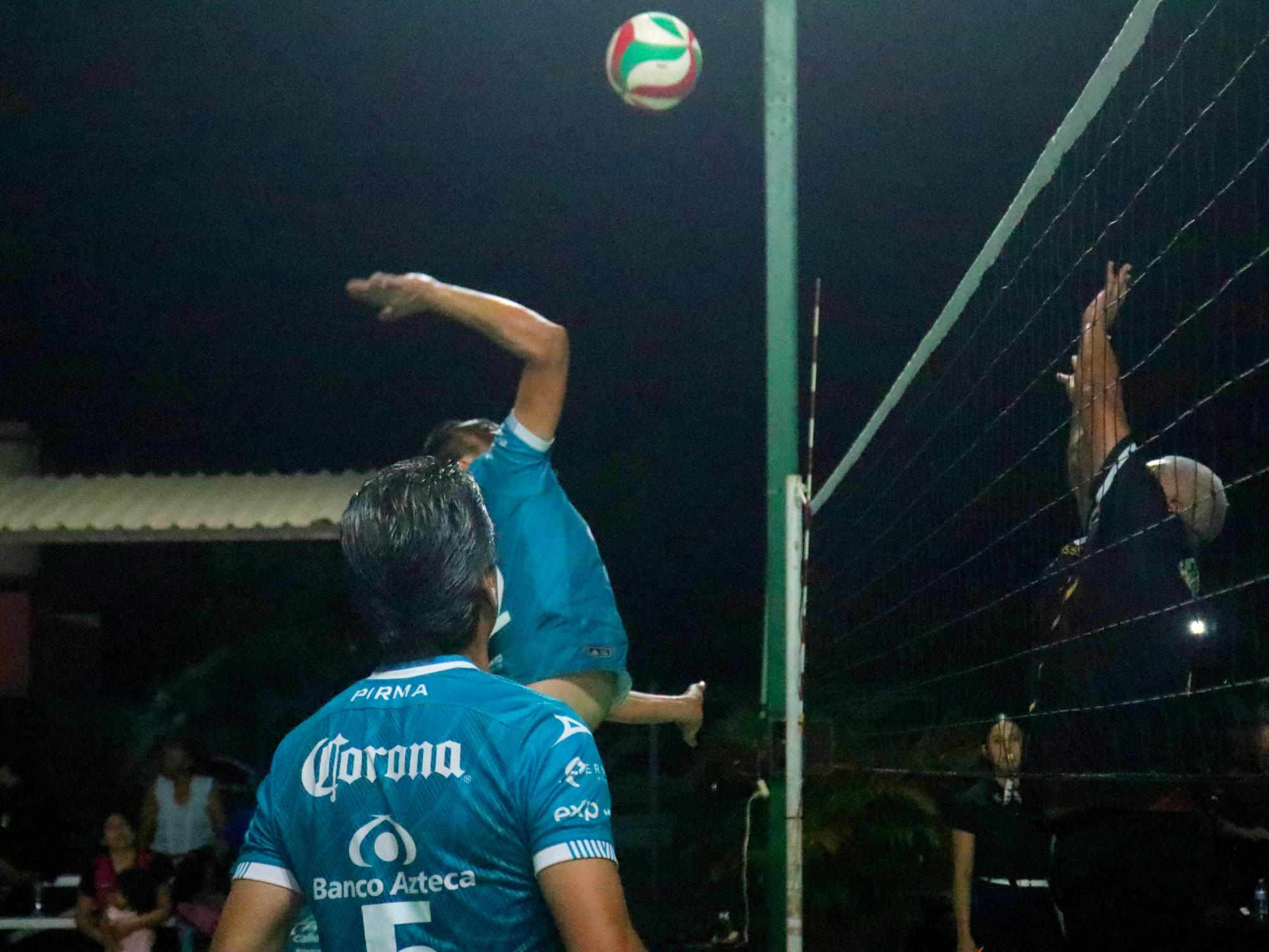 $!Se corona Palacio de Justicia pentacampeón de la Liga de Voleibol Mixto Burócrata