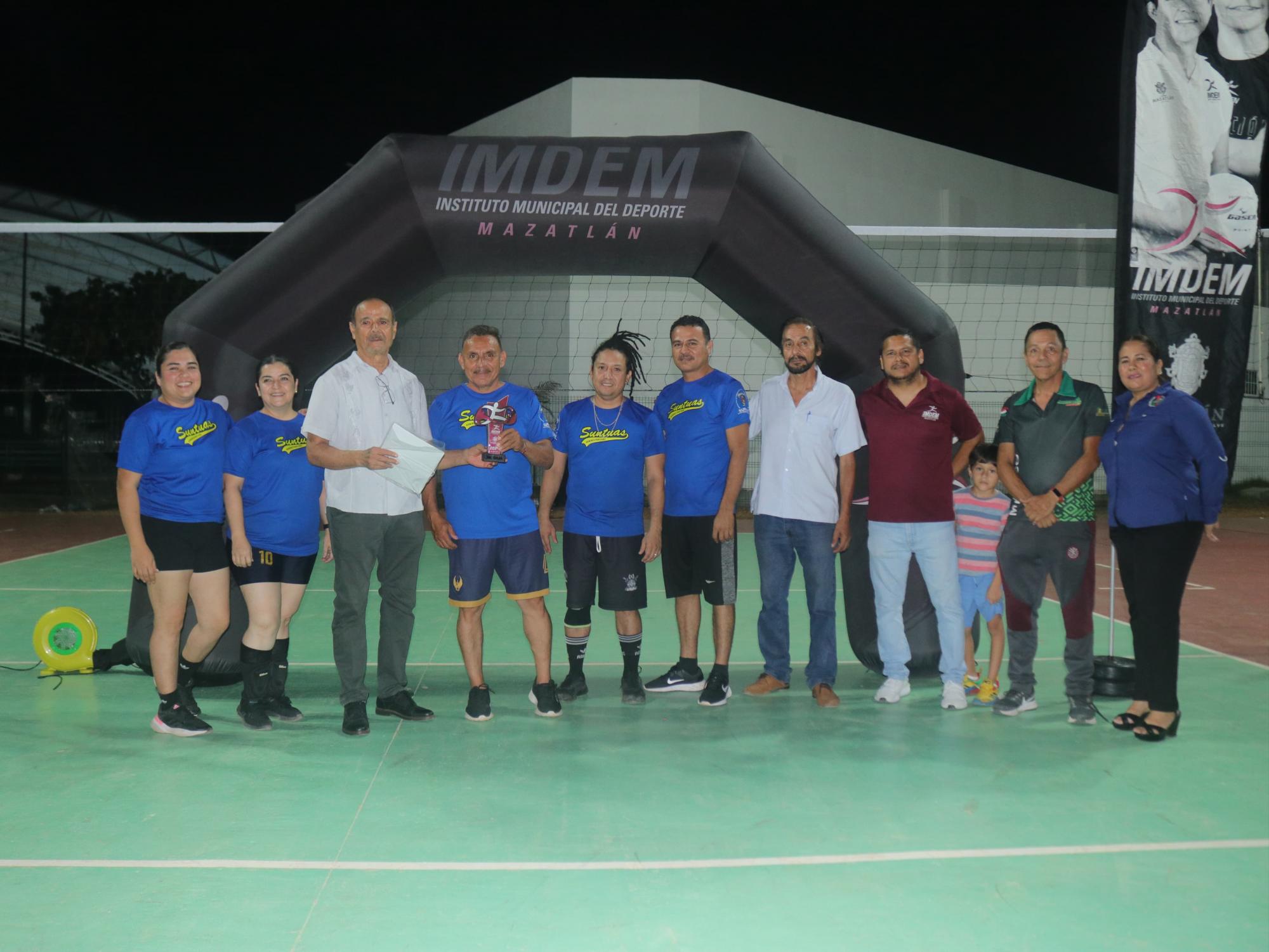 $!Se corona Palacio de Justicia pentacampeón de la Liga de Voleibol Mixto Burócrata
