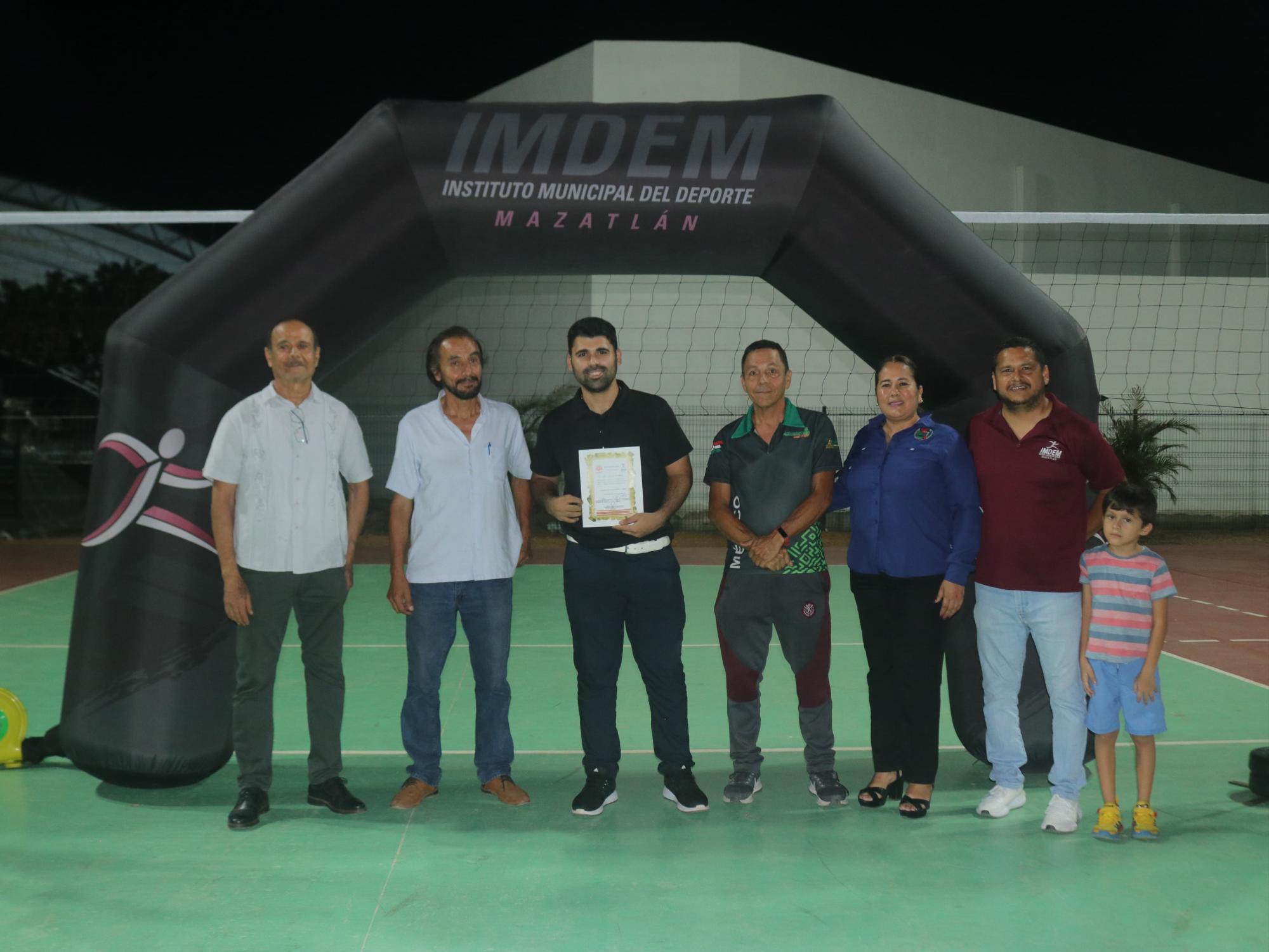 $!Se corona Palacio de Justicia pentacampeón de la Liga de Voleibol Mixto Burócrata