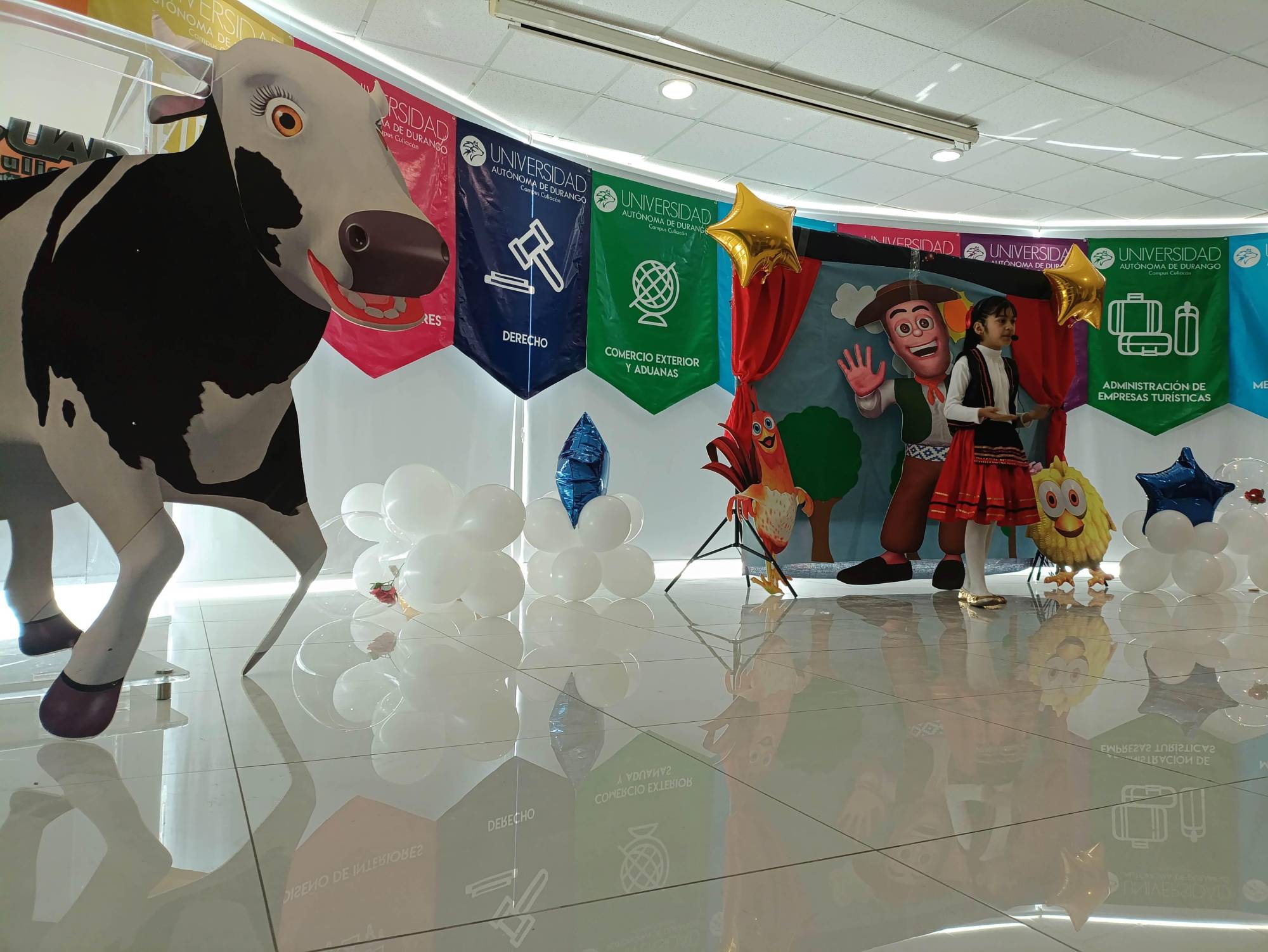 $!Cuentos infantiles creados por los pequeños fueron narrados en vivo.