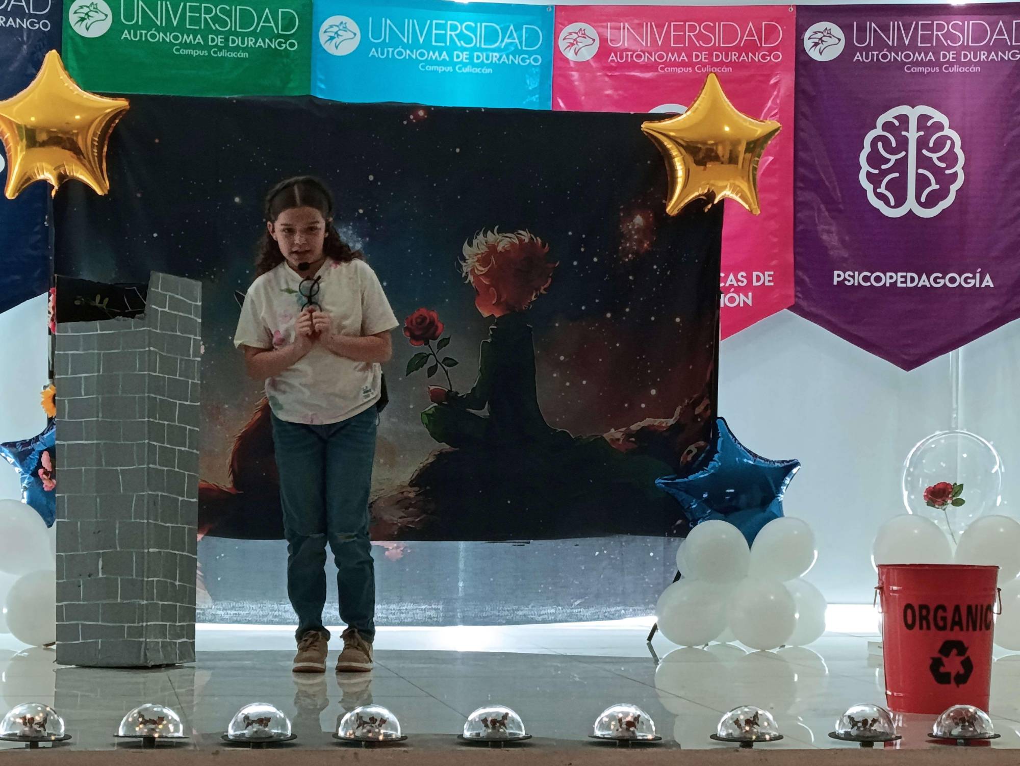 $!Narran sus historias en el escenario.